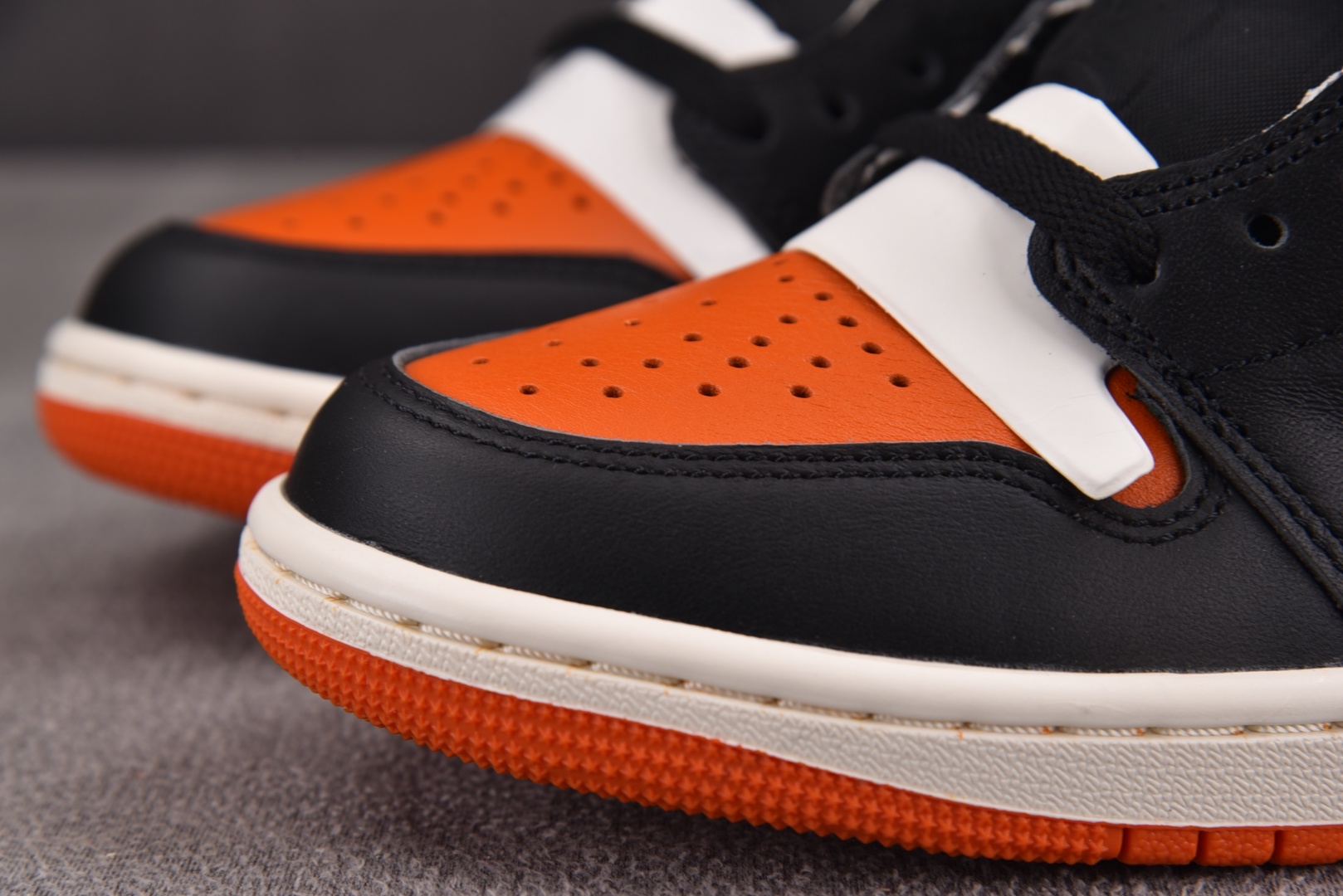 AJ1高帮 尺码40.5-48.5

纯原版出品-Air Jordan 1 Retro High OG 
