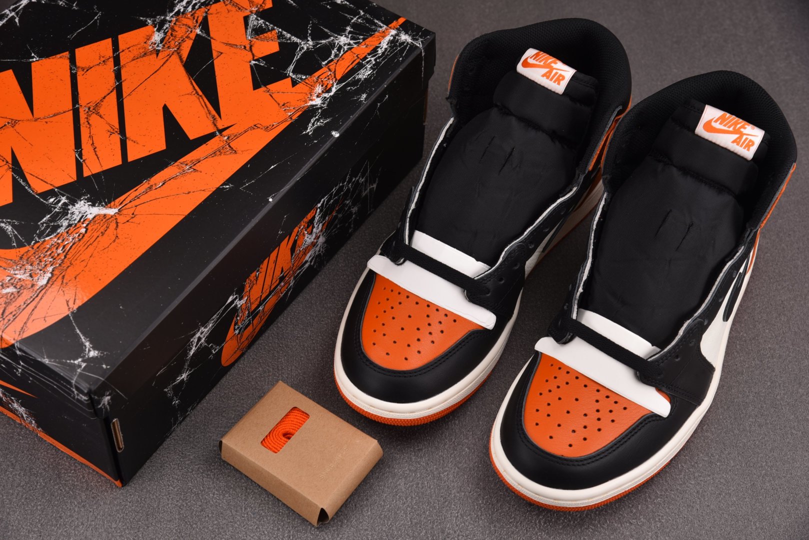 AJ1高帮 尺码40.5-48.5

纯原版出品-Air Jordan 1 Retro High OG 