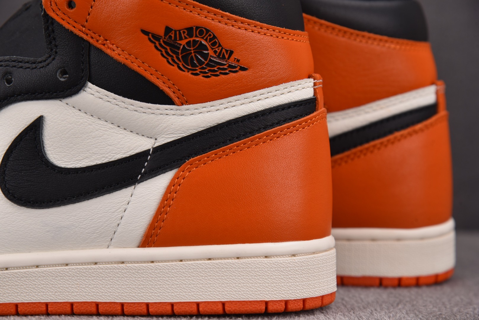AJ1高帮 尺码40.5-48.5

纯原版出品-Air Jordan 1 Retro High OG 