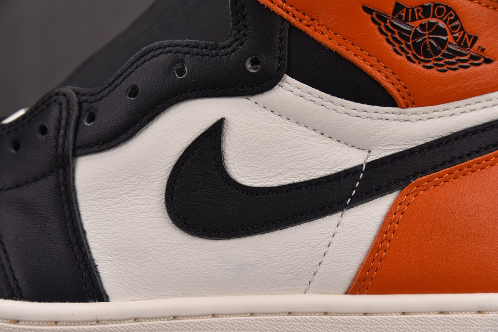 AJ1高帮 尺码40.5-48.5

纯原版出品-Air Jordan 1 Retro High OG 