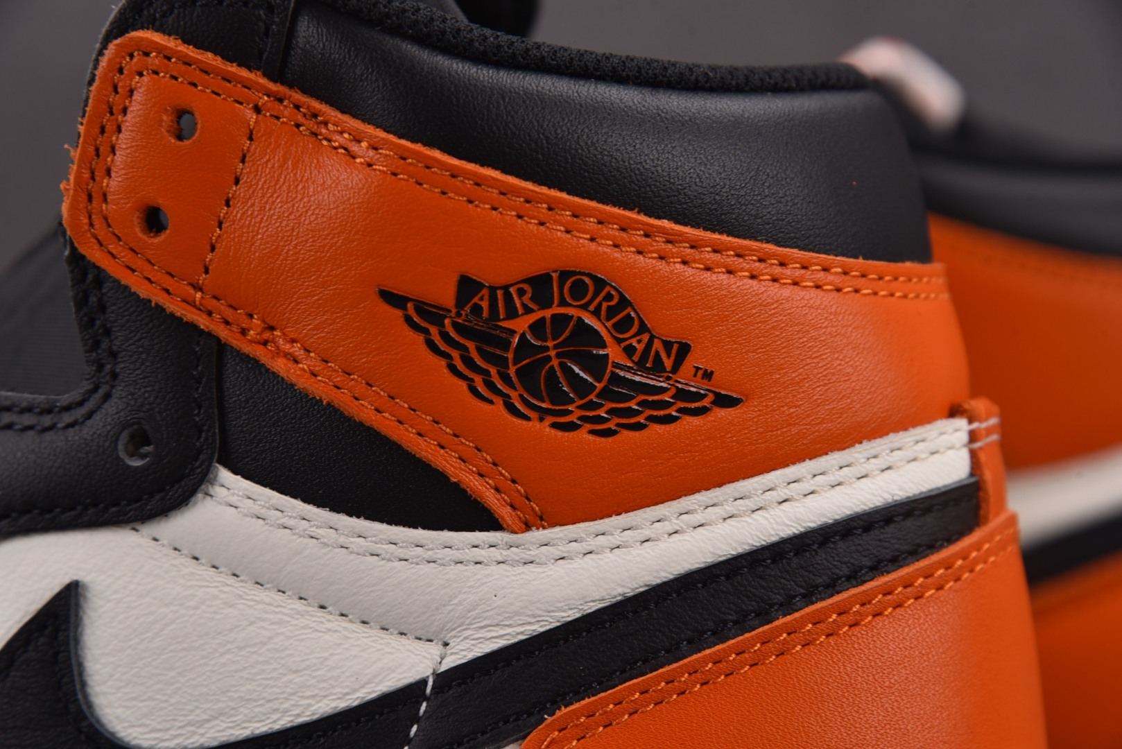 AJ1高帮 尺码40.5-48.5

纯原版出品-Air Jordan 1 Retro High OG 