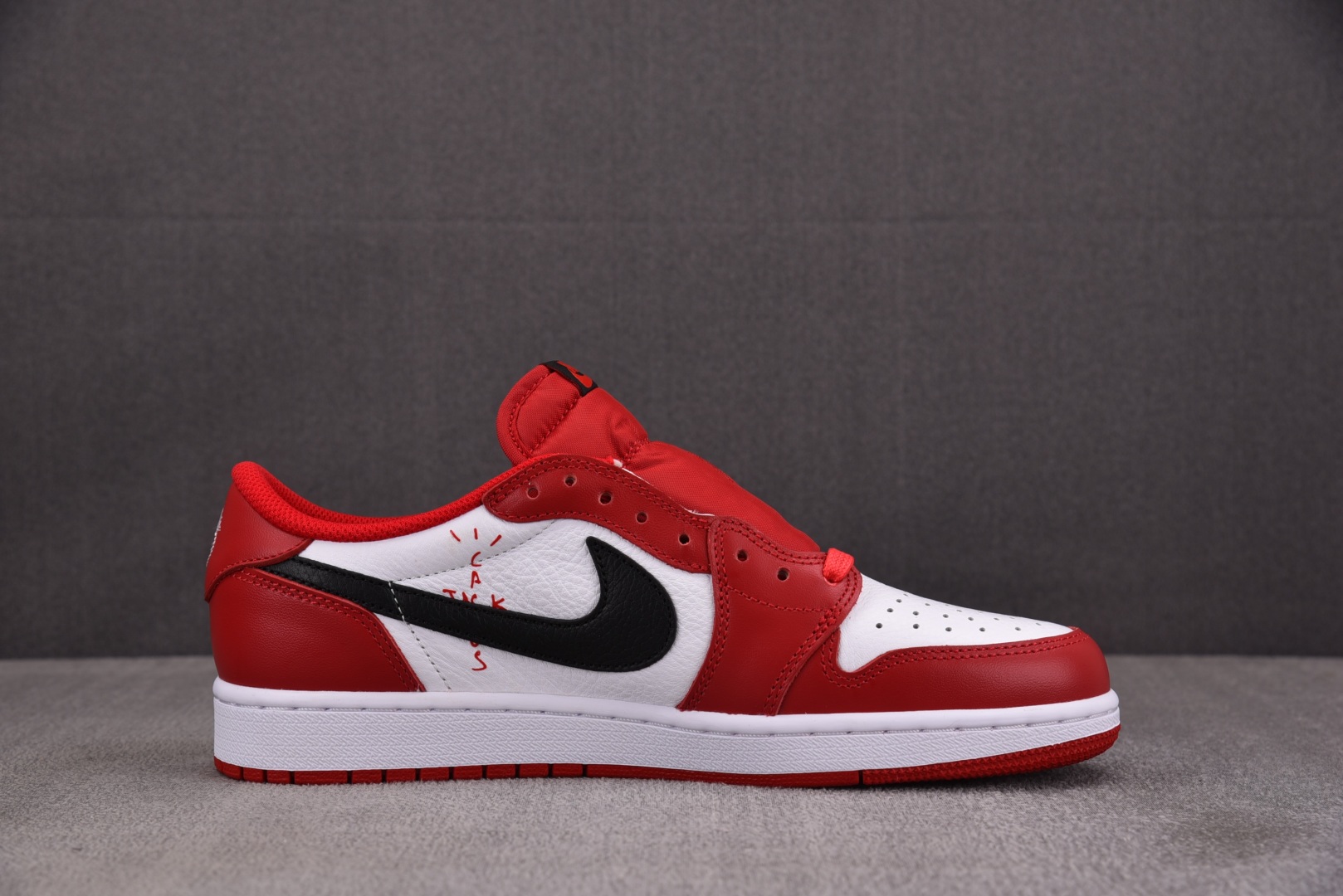 AJ1 Low 尺码36-48.5

纯原版出品-Air Jordan 1 Retro Low OG S
