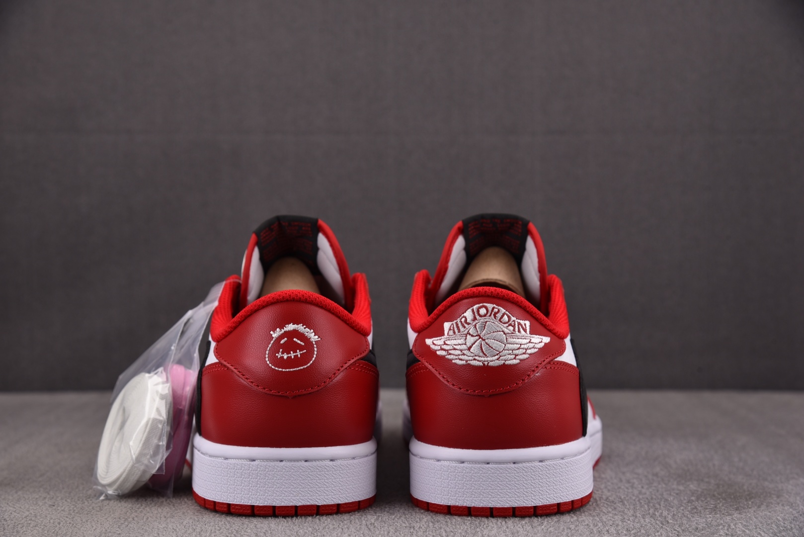 AJ1 Low 尺码36-48.5

纯原版出品-Air Jordan 1 Retro Low OG S