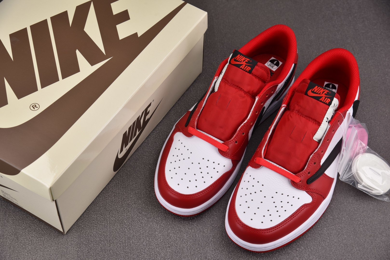 AJ1 Low 尺码36-48.5

纯原版出品-Air Jordan 1 Retro Low OG S