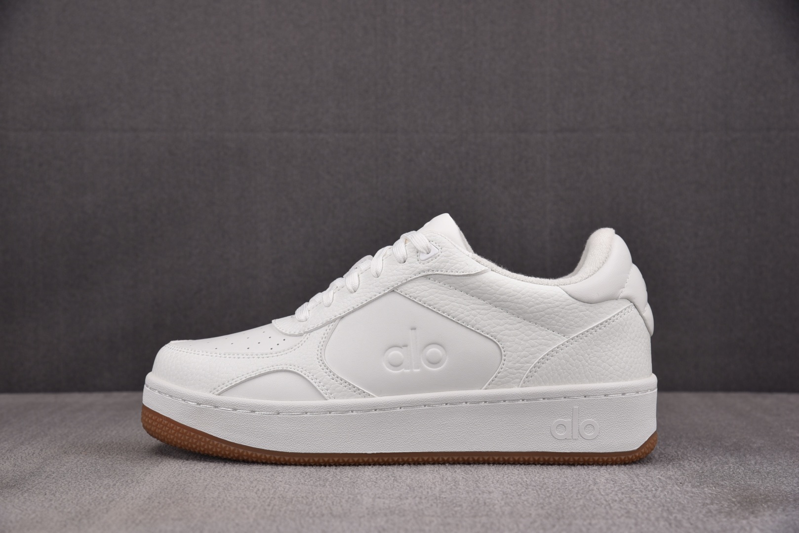 Alo Yoga 尺码36-46

纯原版出品-Alo Yoga Recovery Mode 白色 YZ
