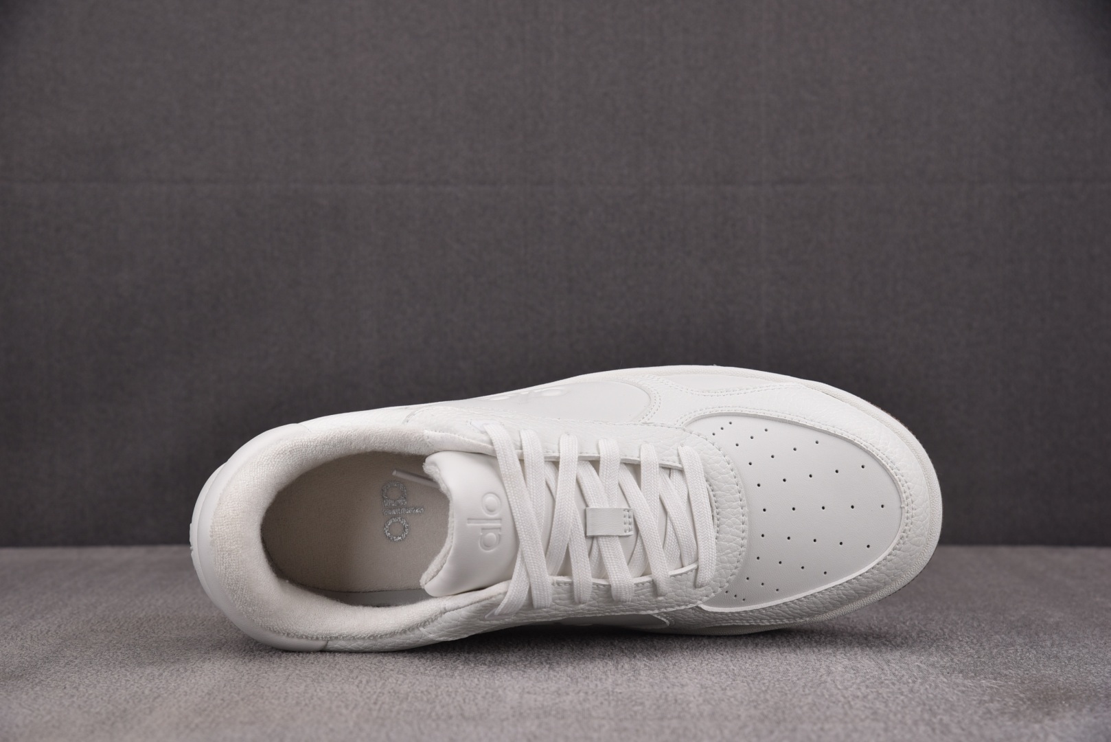 Alo Yoga 尺码36-46

纯原版出品-Alo Yoga Recovery Mode 白色 YZ