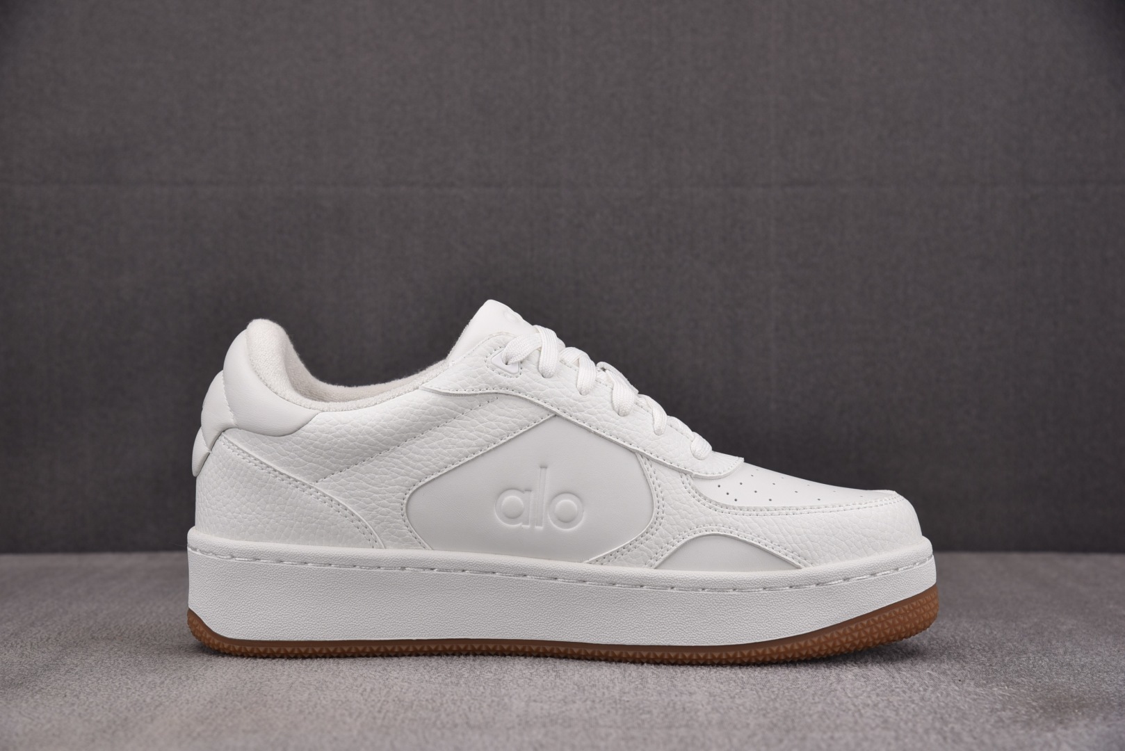 Alo Yoga 尺码36-46

纯原版出品-Alo Yoga Recovery Mode 白色 YZ