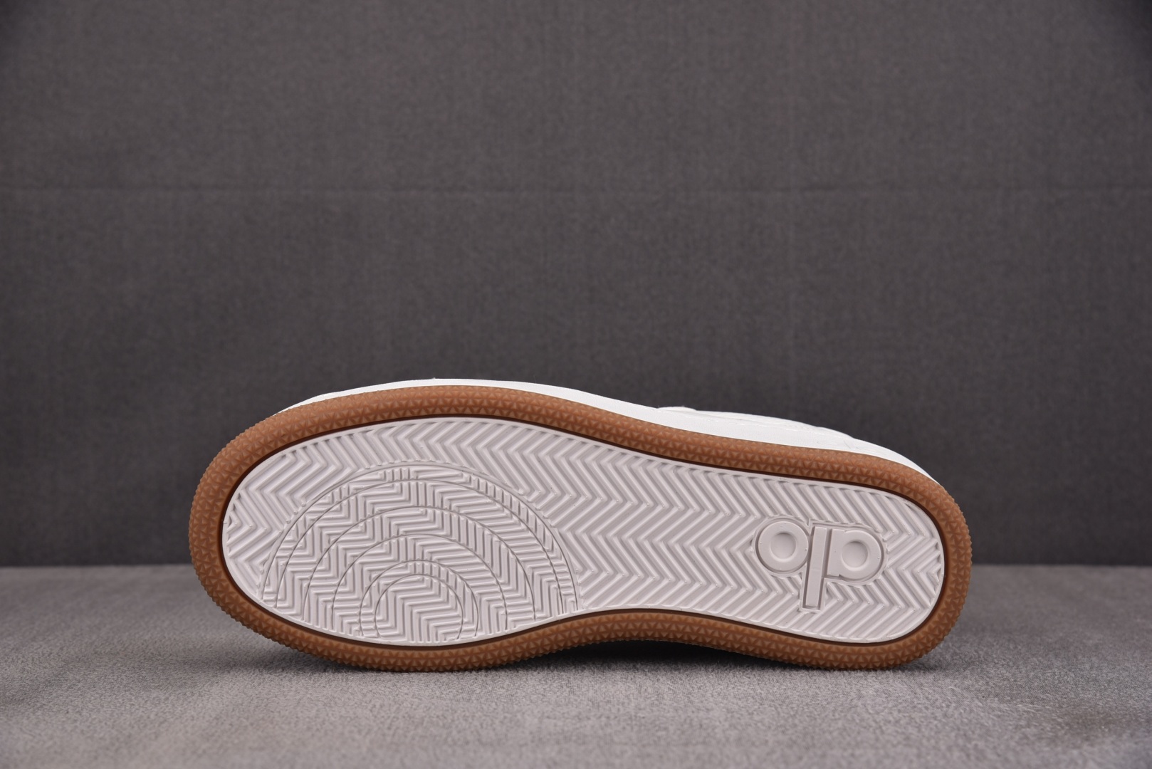 Alo Yoga 尺码36-46

纯原版出品-Alo Yoga Recovery Mode 白色 YZ