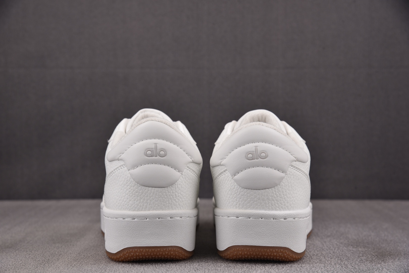 Alo Yoga 尺码36-46

纯原版出品-Alo Yoga Recovery Mode 白色 YZ
