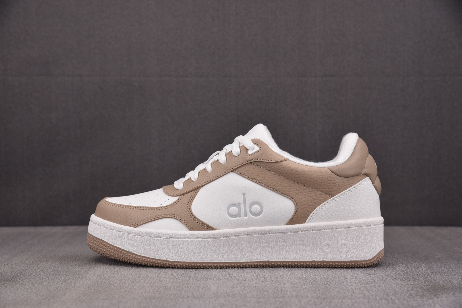 Alo Yoga 尺码36-46

纯原版出品-Alo Yoga Recovery Mode 白棕 YZ