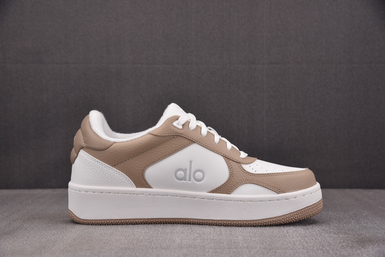Alo Yoga 尺码36-46

纯原版出品-Alo Yoga Recovery Mode 白棕 YZ