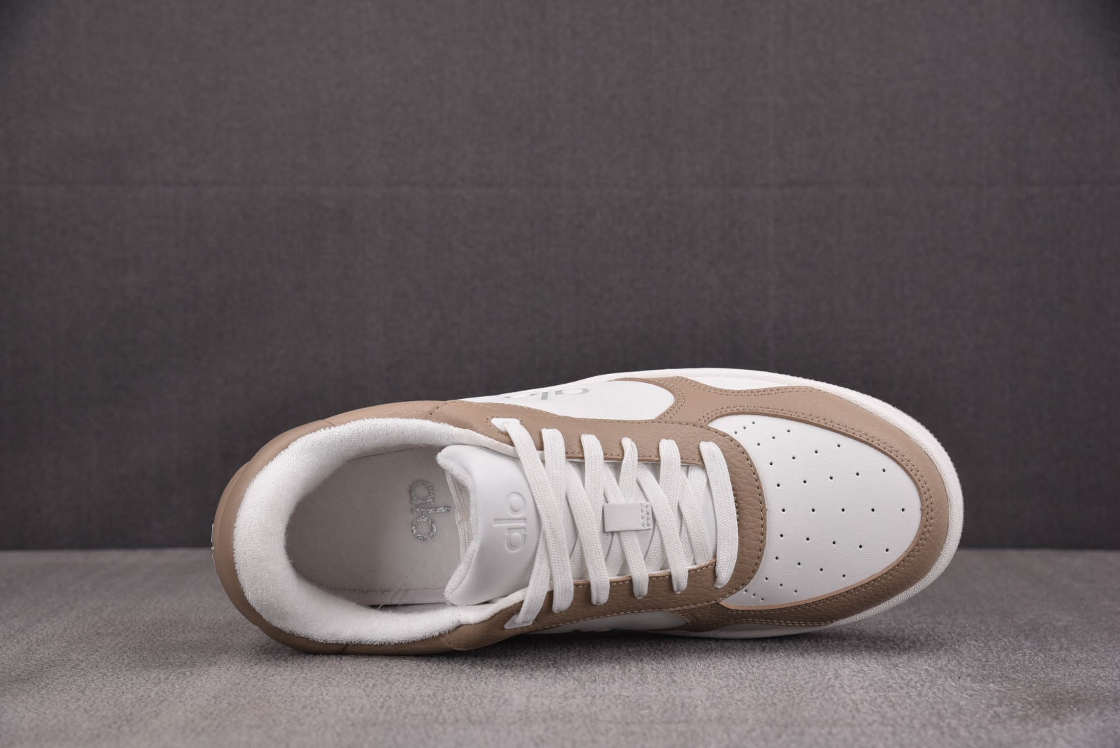 Alo Yoga 尺码36-46

纯原版出品-Alo Yoga Recovery Mode 白棕 YZ