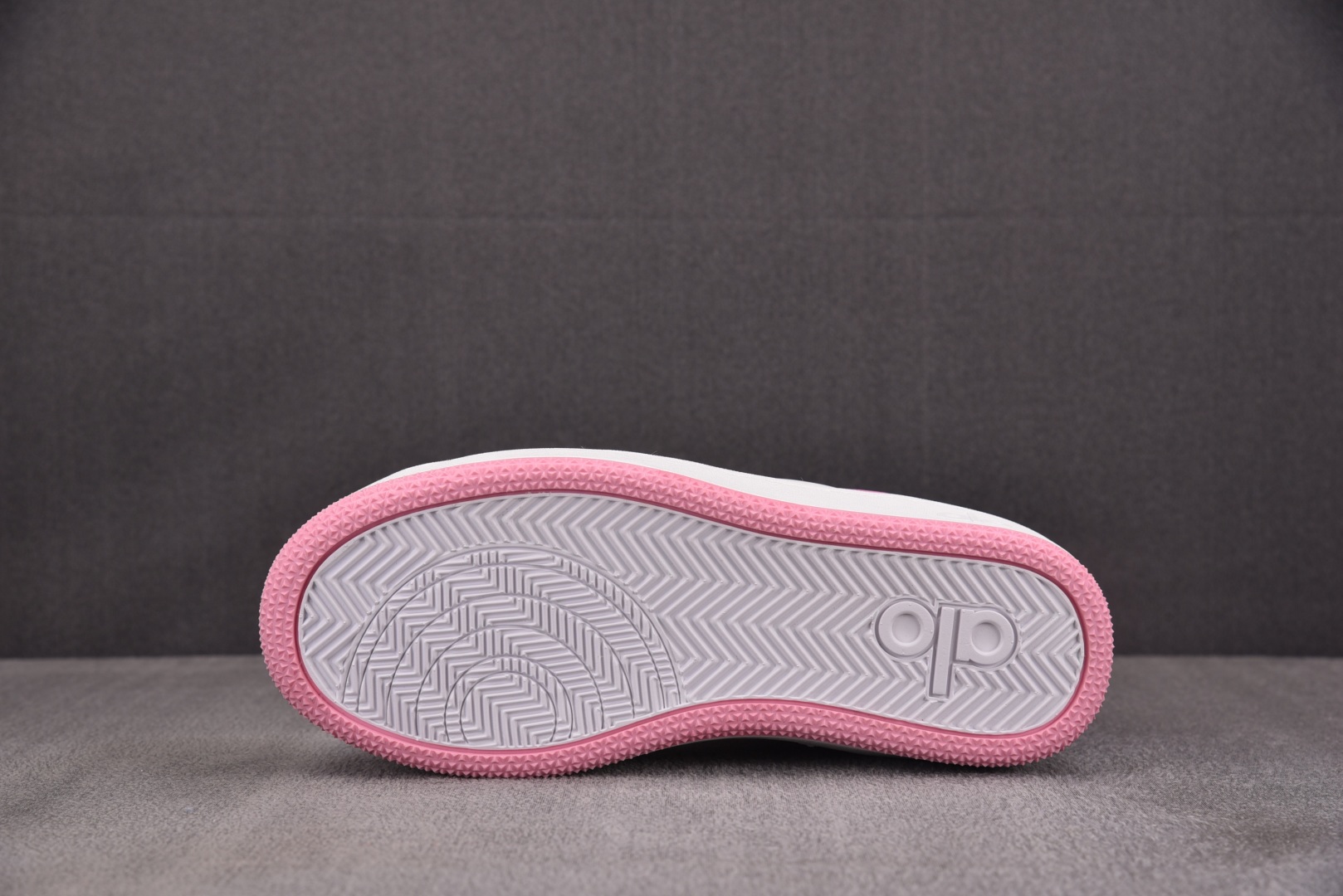 Alo Yoga 尺码36-46

纯原版出品-Alo Yoga Recovery Mode 粉白 YZ