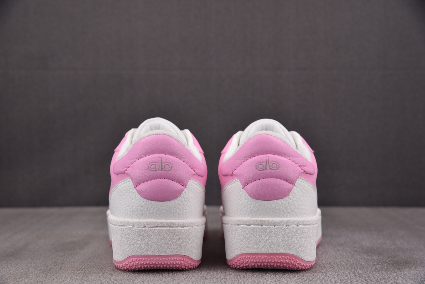 Alo Yoga 尺码36-46

纯原版出品-Alo Yoga Recovery Mode 粉白 YZ