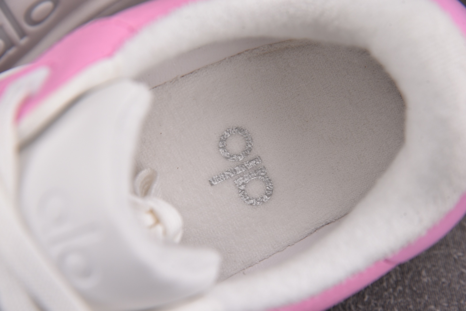 Alo Yoga 尺码36-46

纯原版出品-Alo Yoga Recovery Mode 粉白 YZ