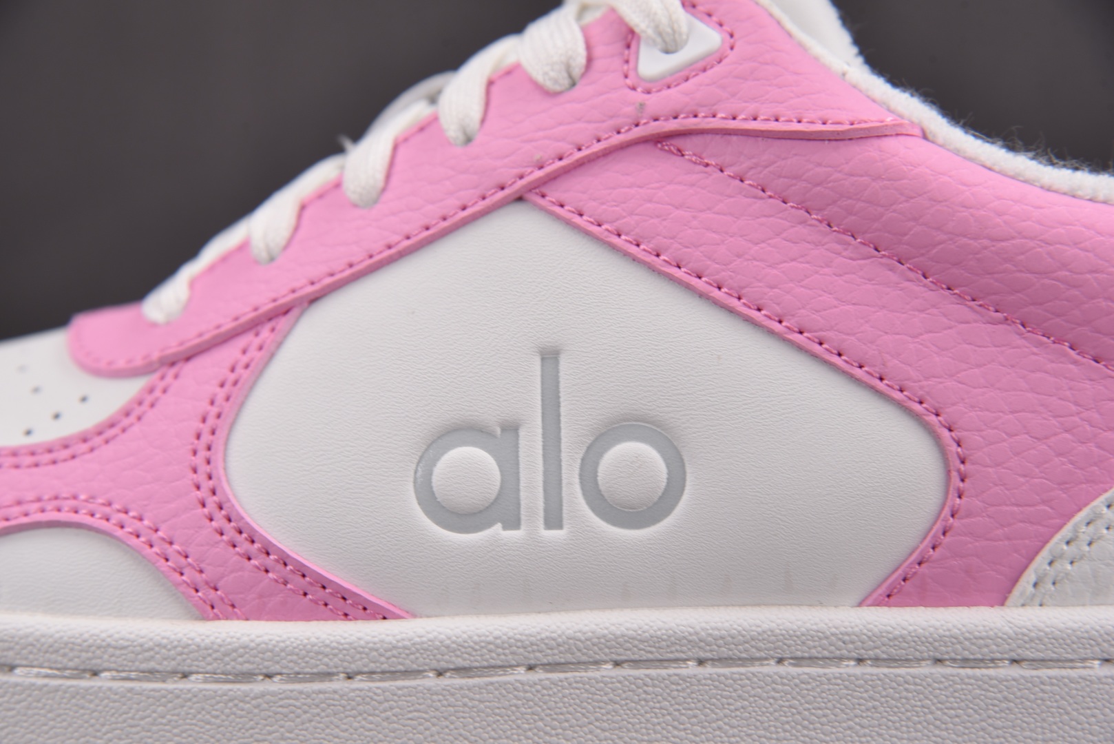 Alo Yoga 尺码36-46

纯原版出品-Alo Yoga Recovery Mode 粉白 YZ