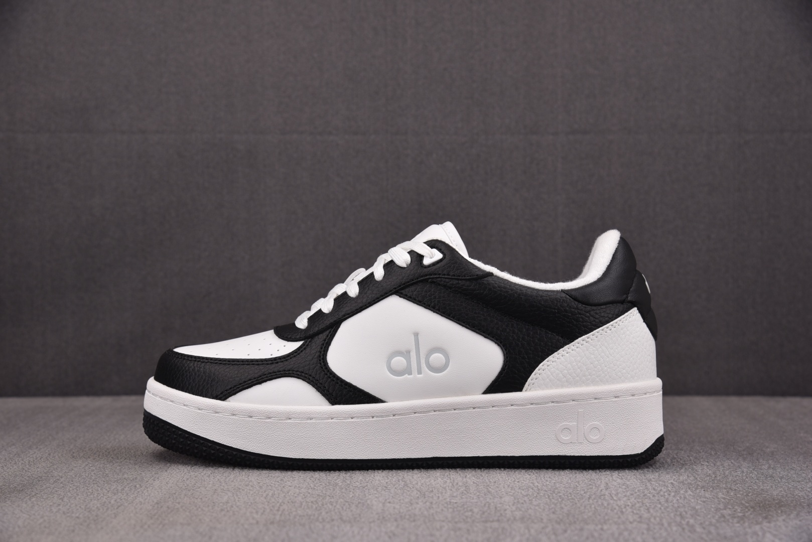 Alo Yoga 尺码36-46

纯原版出品-Alo Yoga Recovery Mode 黑白 YZ