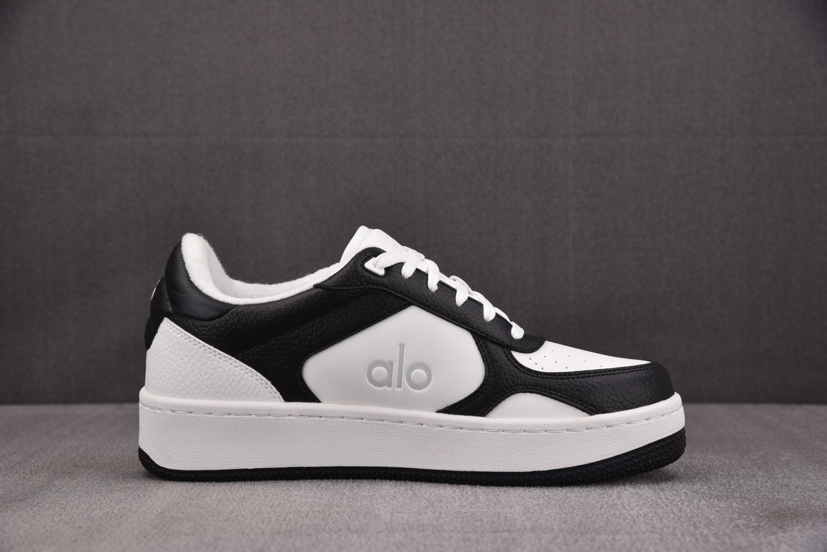 Alo Yoga 尺码36-46

纯原版出品-Alo Yoga Recovery Mode 黑白 YZ