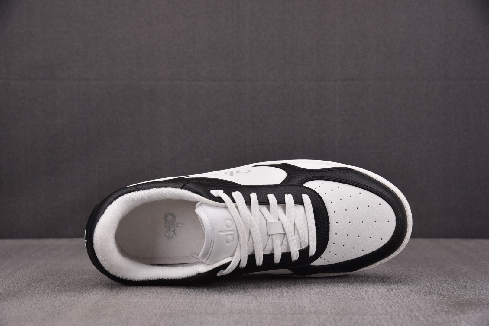 Alo Yoga 尺码36-46

纯原版出品-Alo Yoga Recovery Mode 黑白 YZ