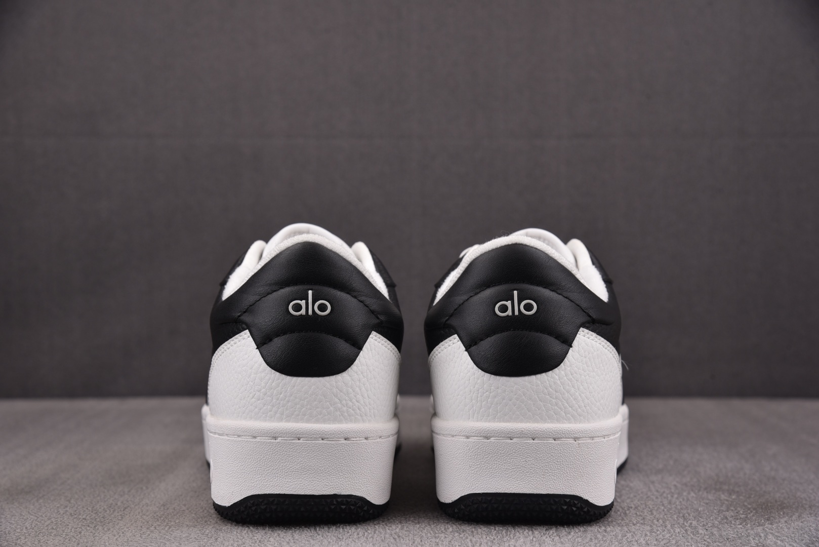 Alo Yoga 尺码36-46

纯原版出品-Alo Yoga Recovery Mode 黑白 YZ