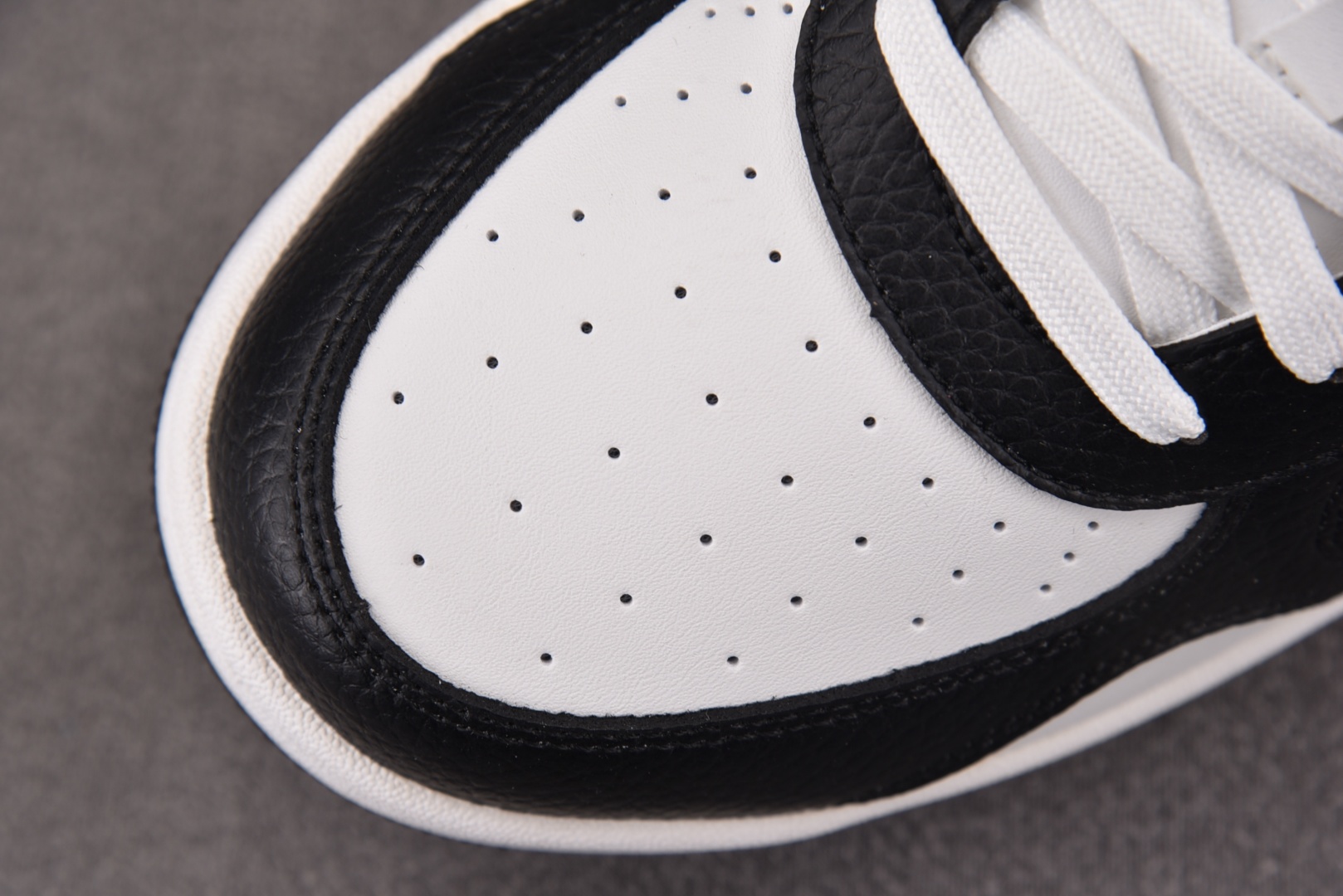 Alo Yoga 尺码36-46

纯原版出品-Alo Yoga Recovery Mode 黑白 YZ
