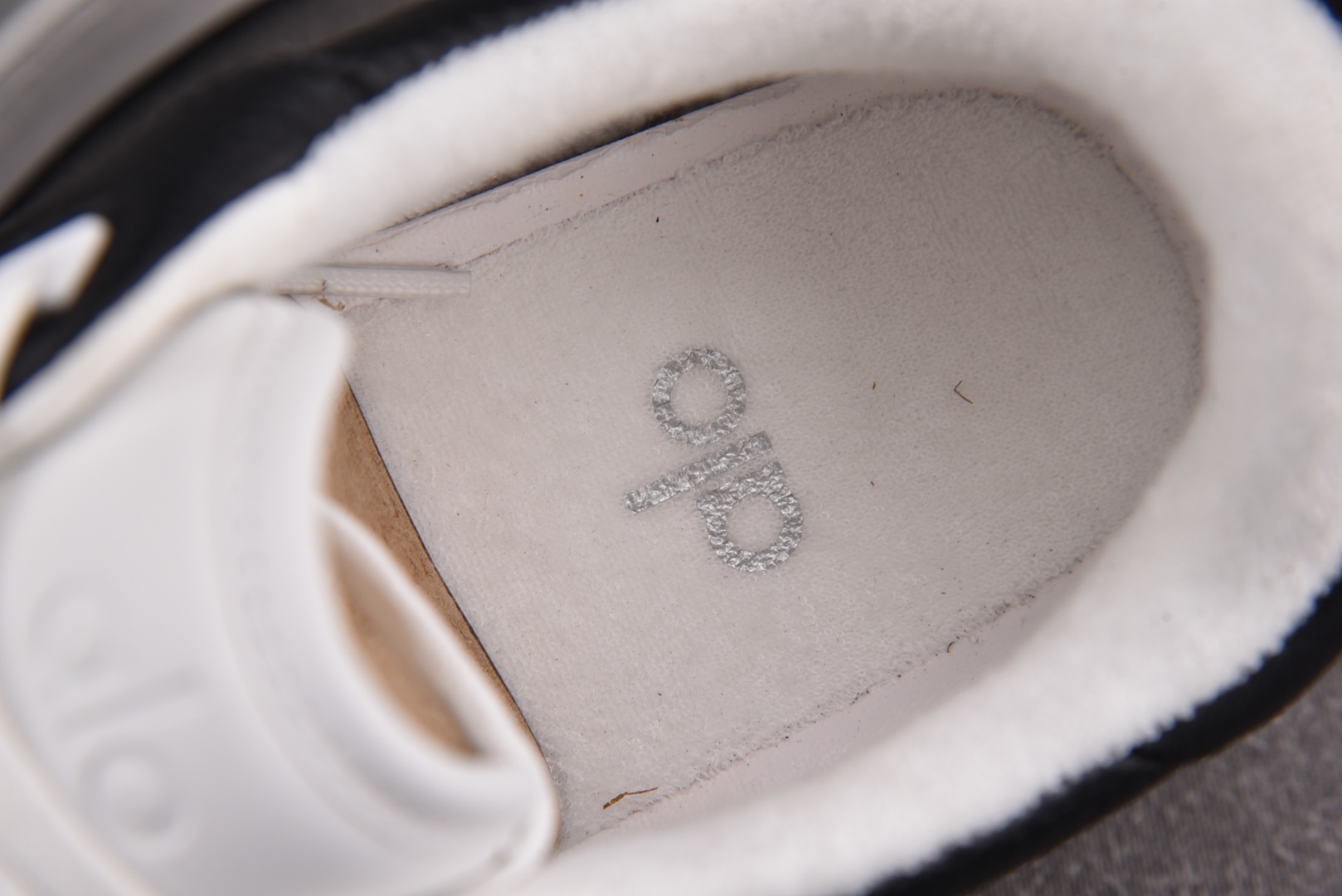 Alo Yoga 尺码36-46

纯原版出品-Alo Yoga Recovery Mode 黑白 YZ