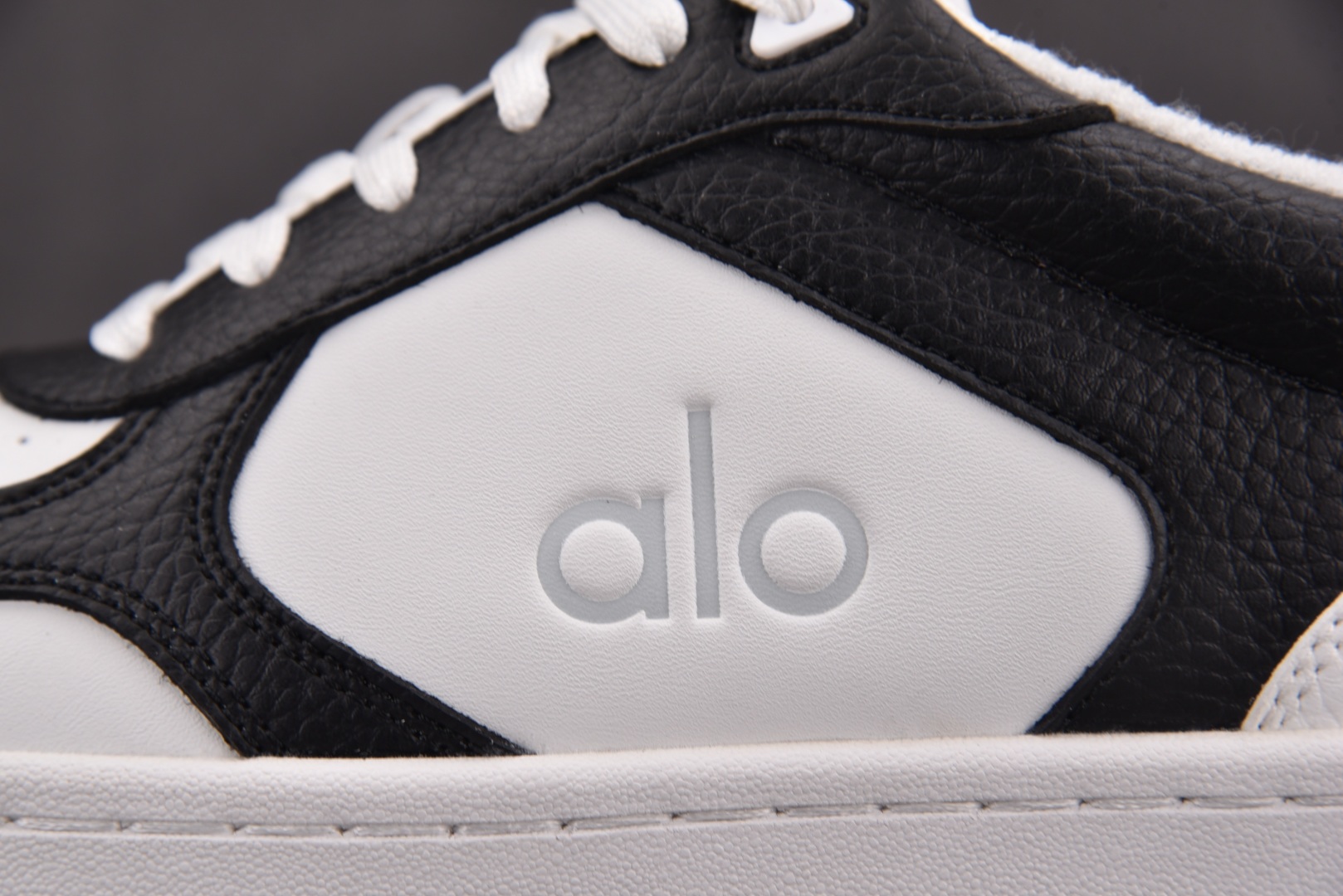 Alo Yoga 尺码36-46

纯原版出品-Alo Yoga Recovery Mode 黑白 YZ