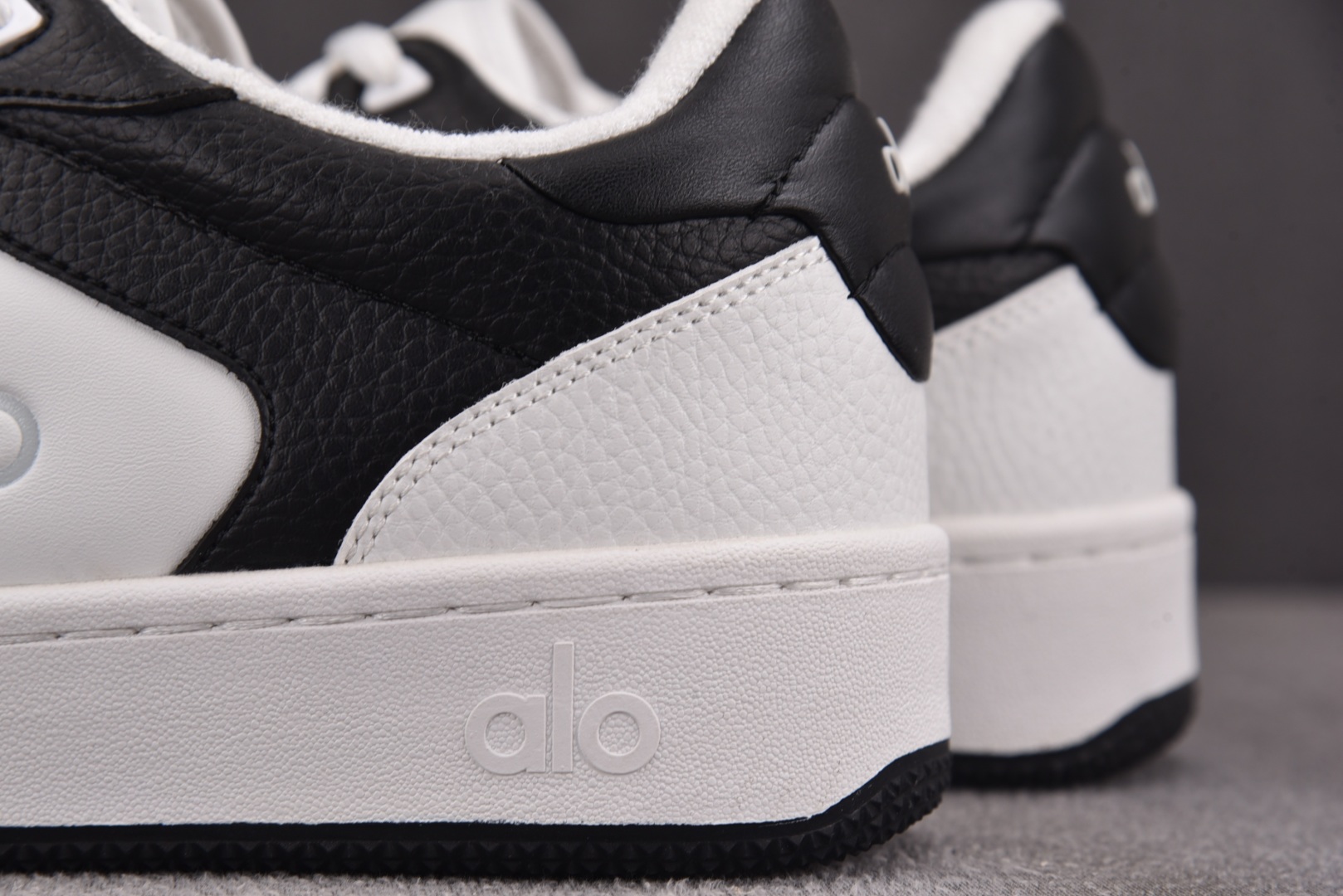 Alo Yoga 尺码36-46

纯原版出品-Alo Yoga Recovery Mode 黑白 YZ