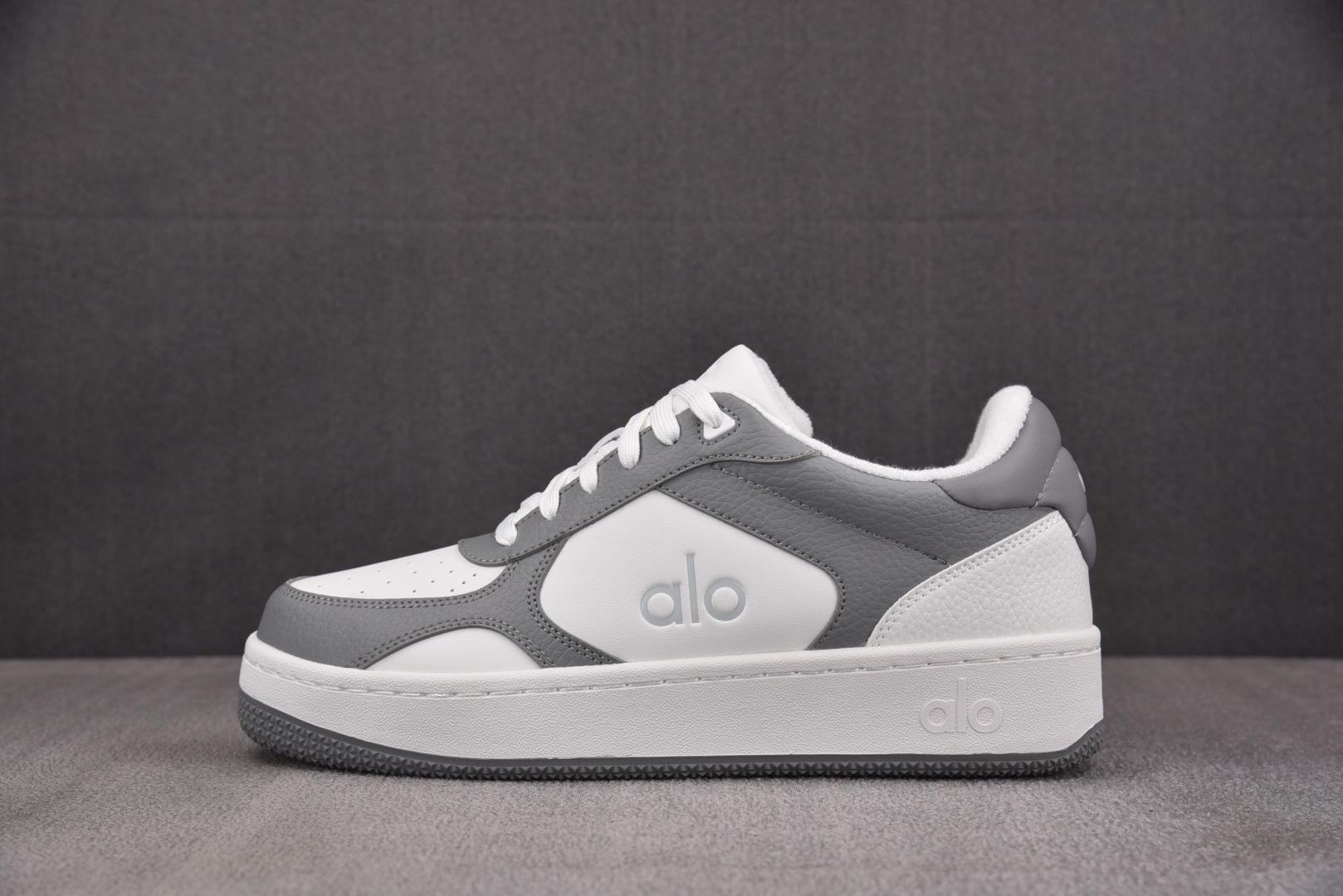 Alo Yoga 尺码36-46

纯原版出品-Alo Yoga Recovery Mode 灰白 YZ