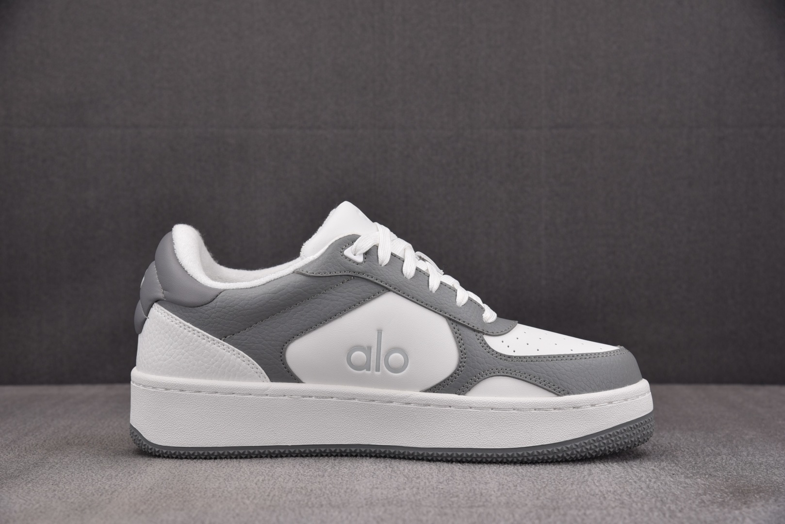 Alo Yoga 尺码36-46

纯原版出品-Alo Yoga Recovery Mode 灰白 YZ