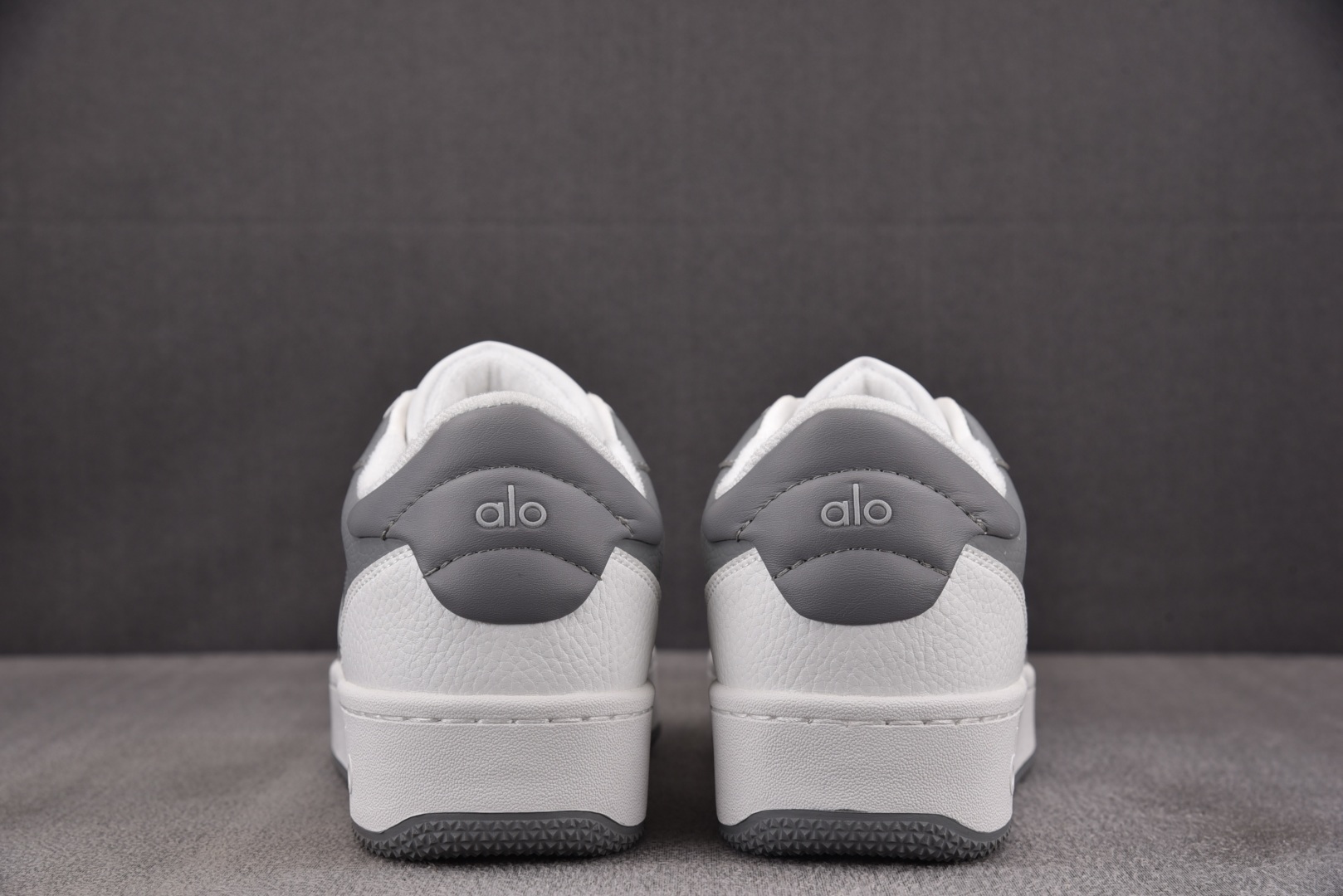 Alo Yoga 尺码36-46

纯原版出品-Alo Yoga Recovery Mode 灰白 YZ