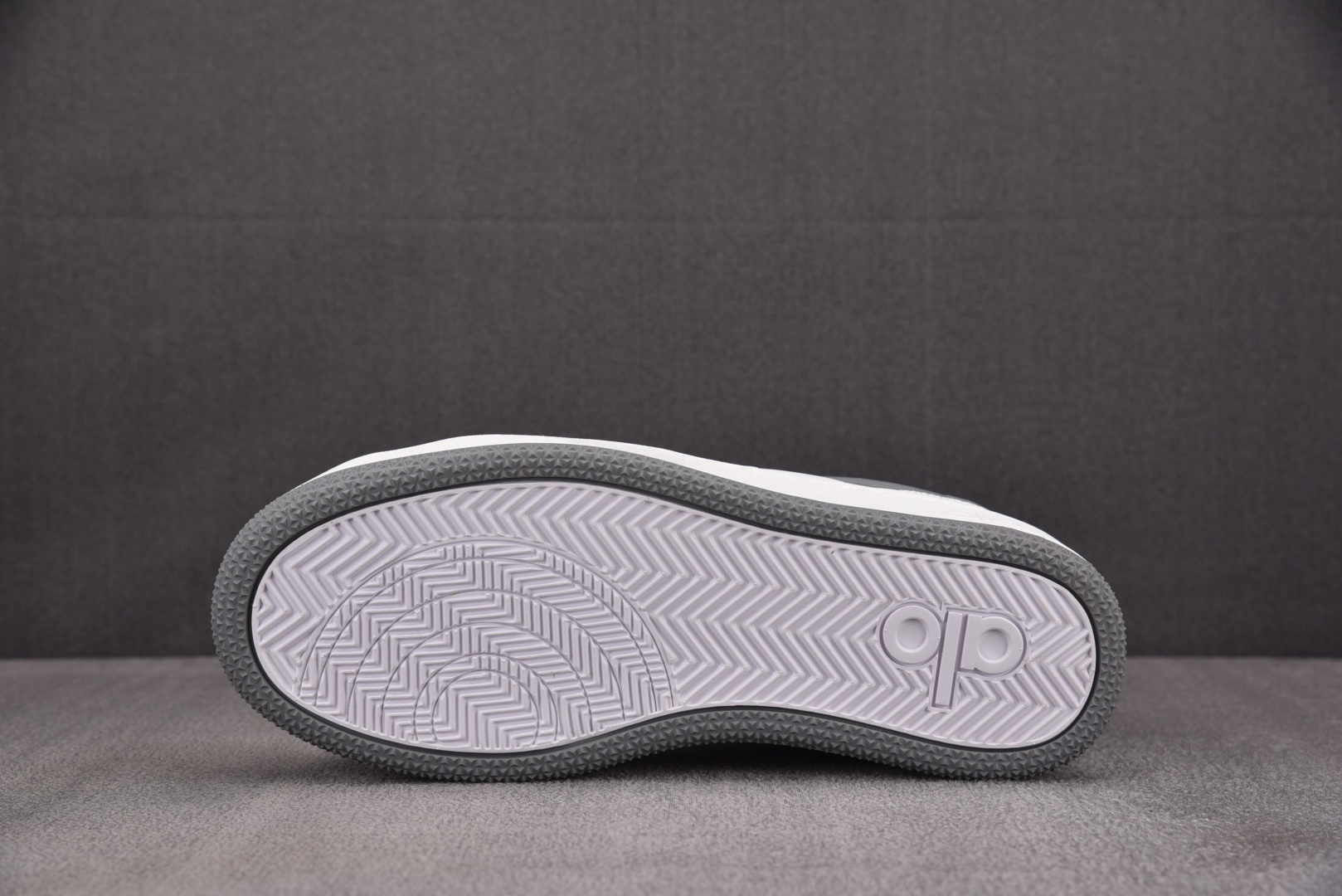 Alo Yoga 尺码36-46

纯原版出品-Alo Yoga Recovery Mode 灰白 YZ