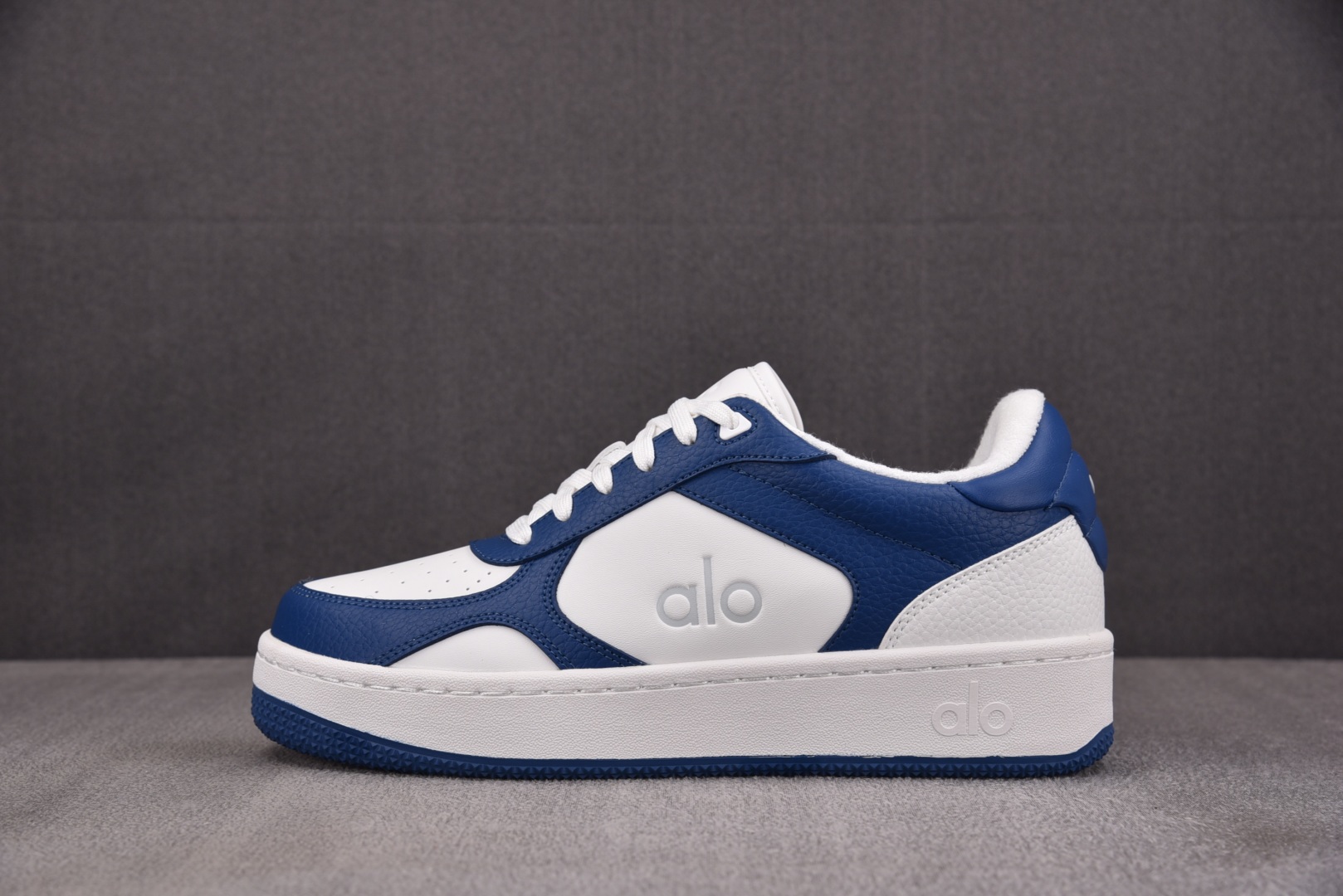 Alo Yoga 尺码36-46

纯原版出品-Alo Yoga Recovery Mode 蓝白 YZ