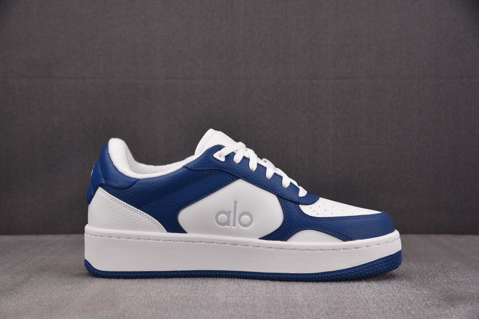 Alo Yoga 尺码36-46

纯原版出品-Alo Yoga Recovery Mode 蓝白 YZ