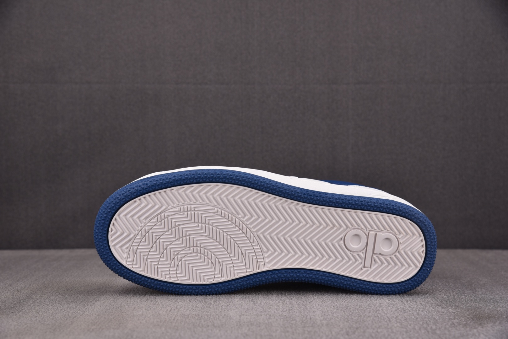 Alo Yoga 尺码36-46

纯原版出品-Alo Yoga Recovery Mode 蓝白 YZ