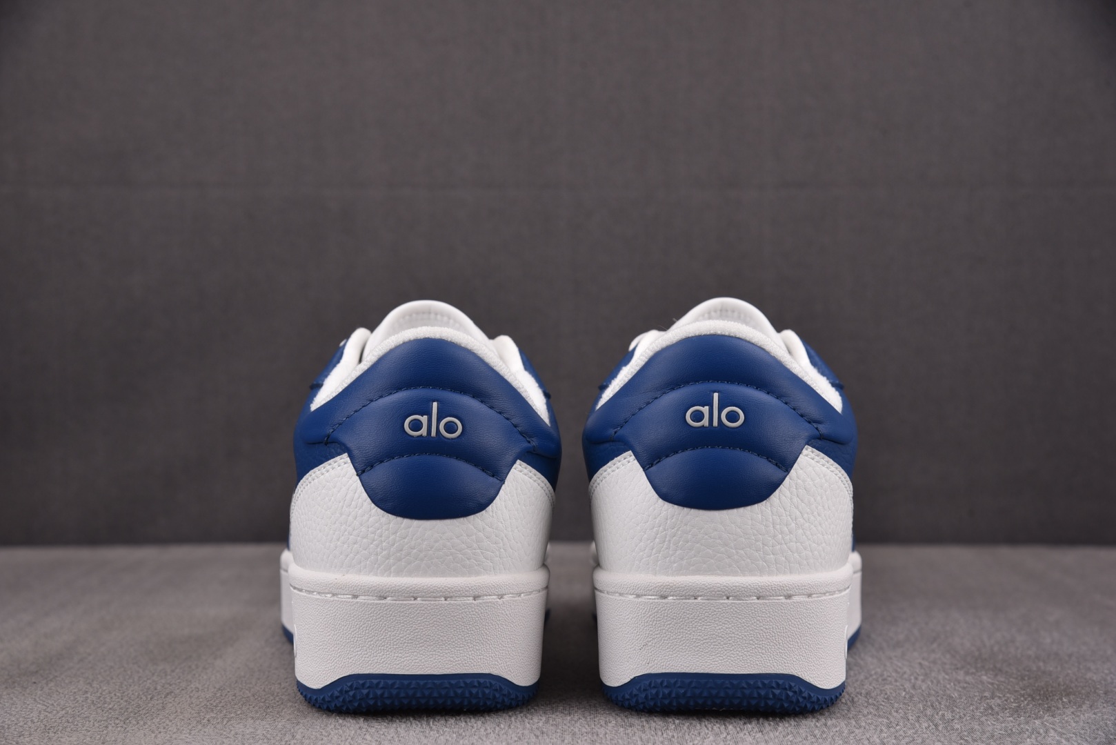 Alo Yoga 尺码36-46

纯原版出品-Alo Yoga Recovery Mode 蓝白 YZ