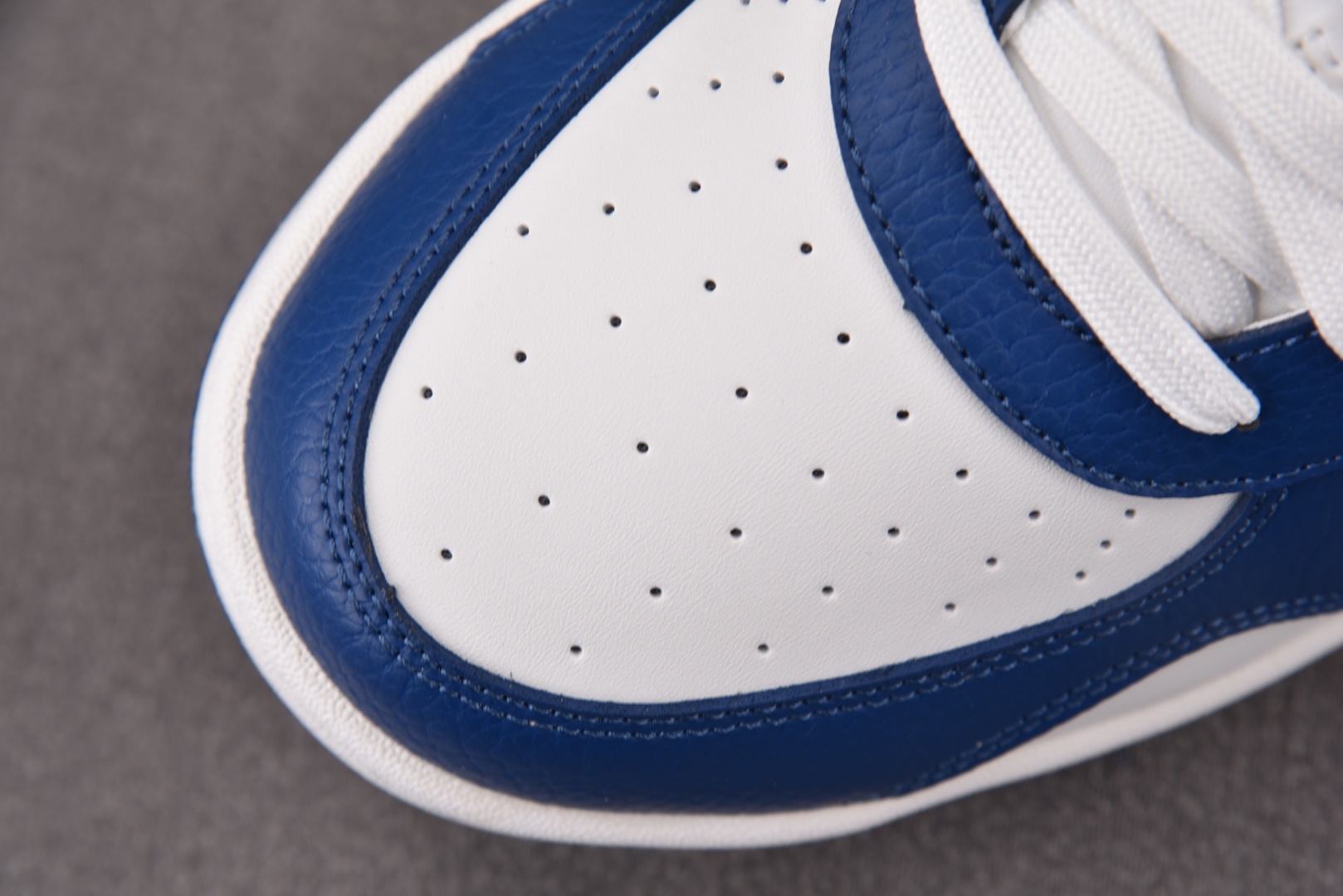 Alo Yoga 尺码36-46

纯原版出品-Alo Yoga Recovery Mode 蓝白 YZ