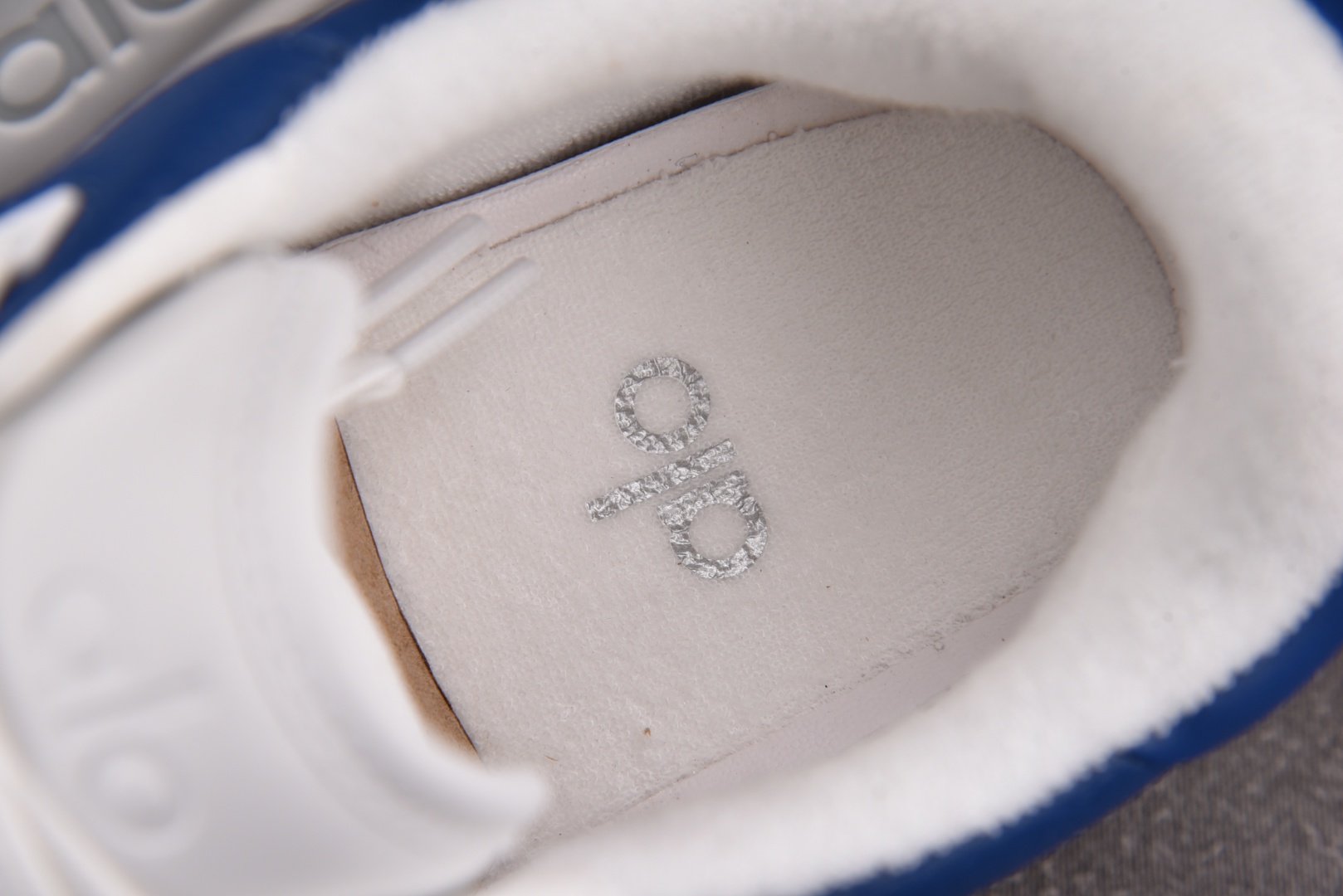Alo Yoga 尺码36-46

纯原版出品-Alo Yoga Recovery Mode 蓝白 YZ