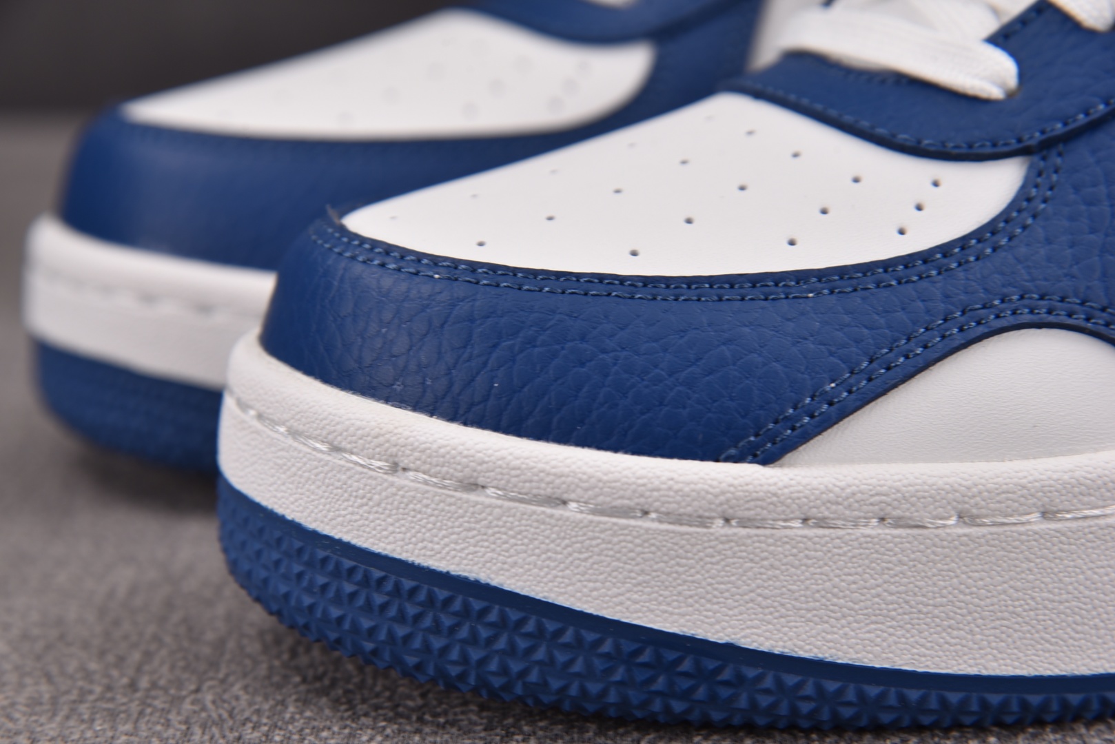 Alo Yoga 尺码36-46

纯原版出品-Alo Yoga Recovery Mode 蓝白 YZ