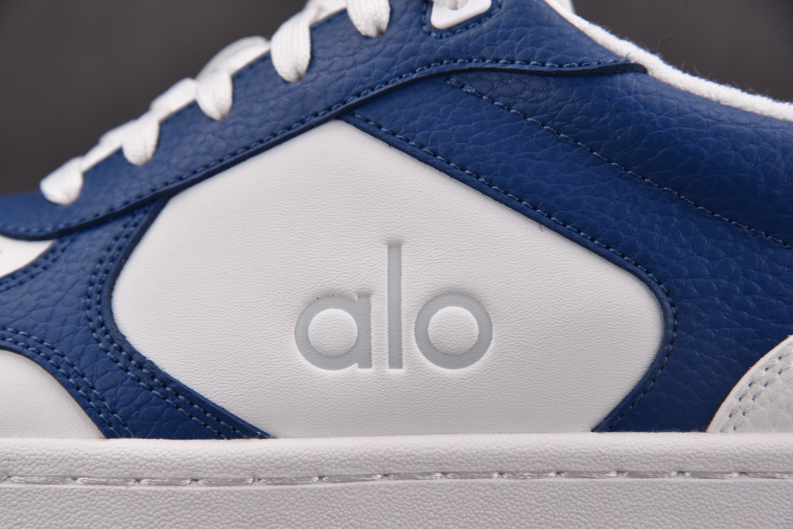 Alo Yoga 尺码36-46

纯原版出品-Alo Yoga Recovery Mode 蓝白 YZ