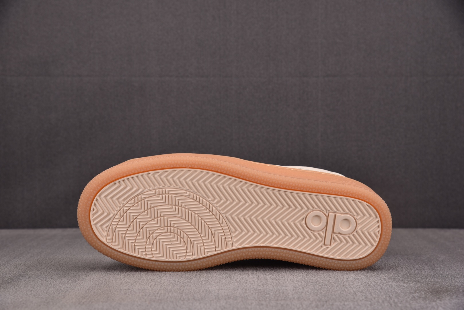 Alo Yoga 尺码36-46

纯原版出品-Alo Yoga Recovery Mode 米白棕 Y