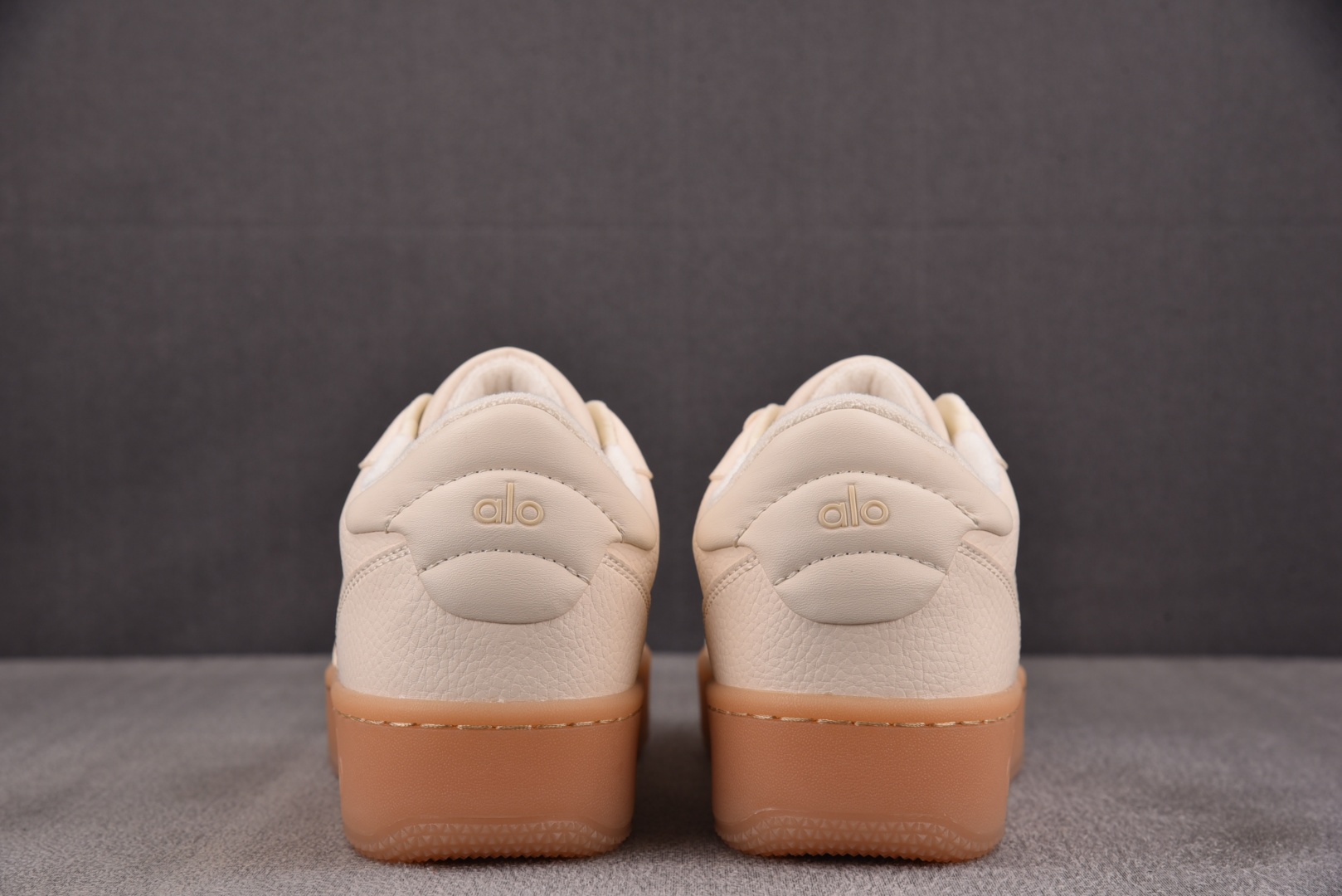 Alo Yoga 尺码36-46

纯原版出品-Alo Yoga Recovery Mode 米白棕 Y