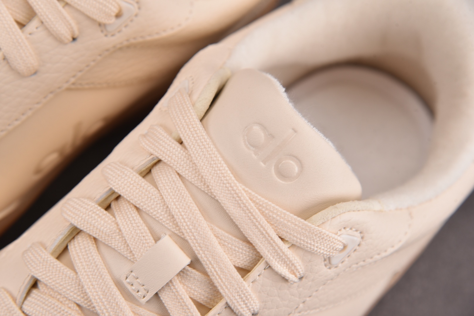 Alo Yoga 尺码36-46

纯原版出品-Alo Yoga Recovery Mode 米白棕 Y