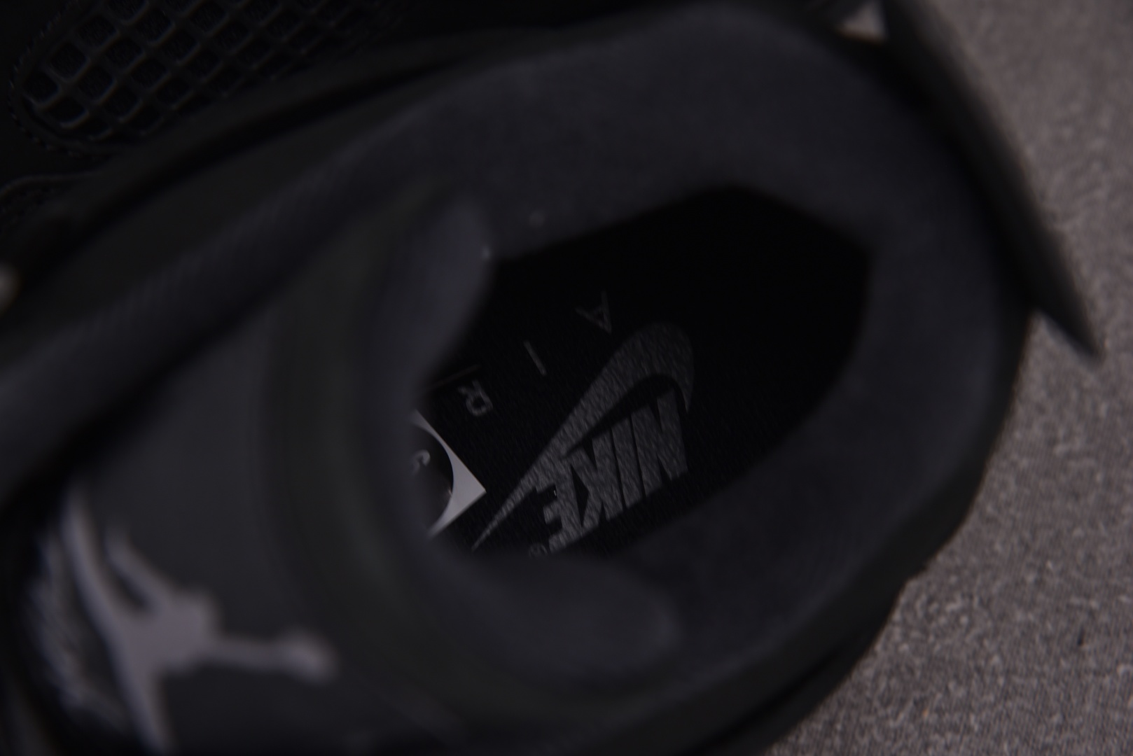 AJ4 尺码36-47.5

纯原版出品-Air Jordan 4 Retro Black Cat (2