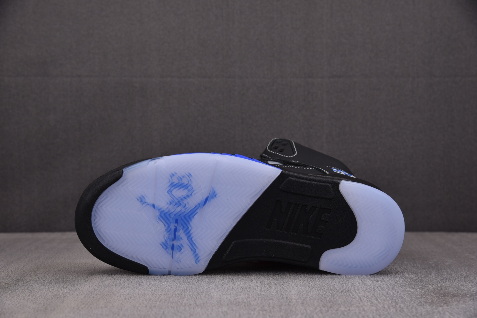 AJ5 尺码40-47.5

纯原版出品-Air Jordan 5 Retro Awake NY Bla