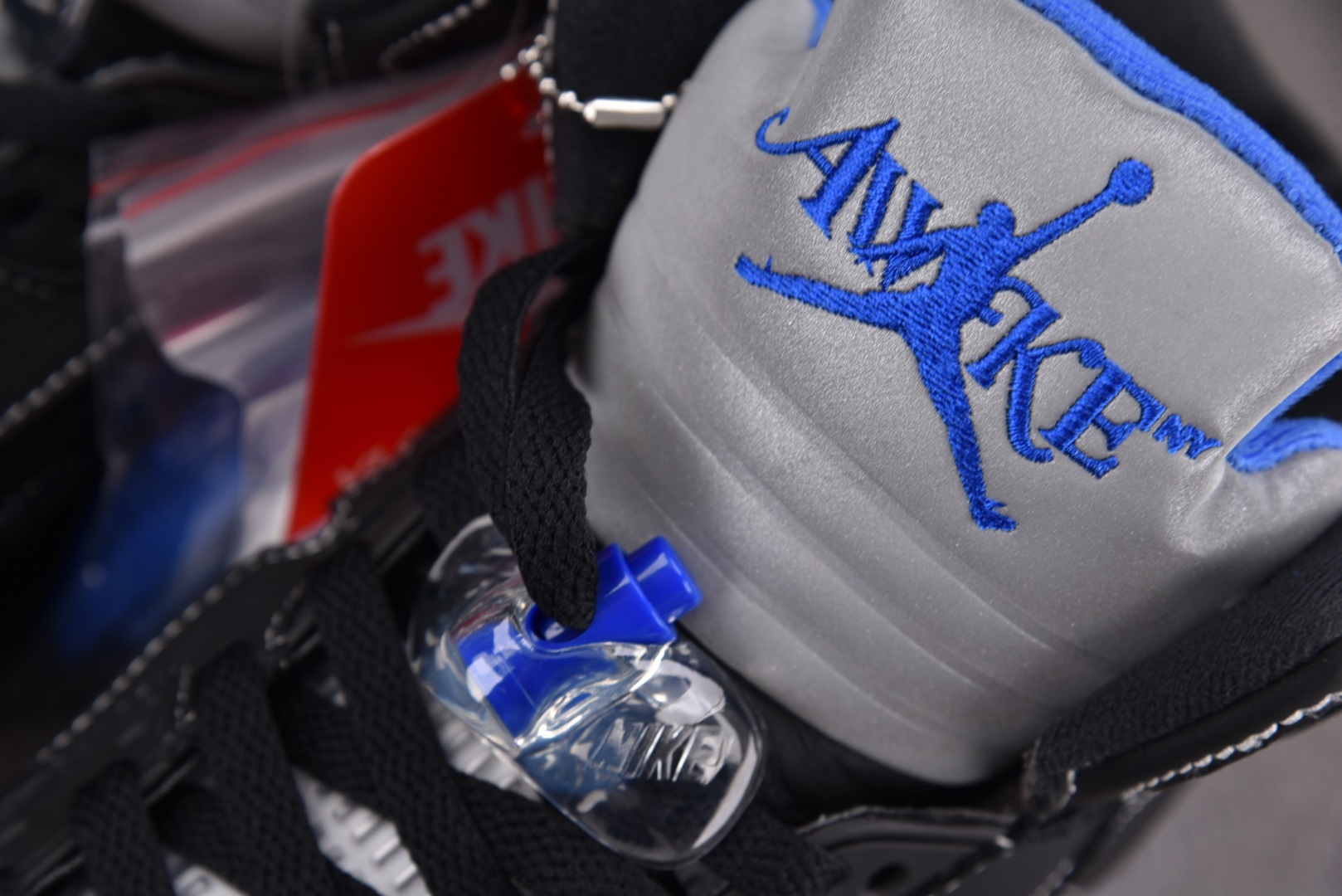 AJ5 尺码40-47.5

纯原版出品-Air Jordan 5 Retro Awake NY Bla