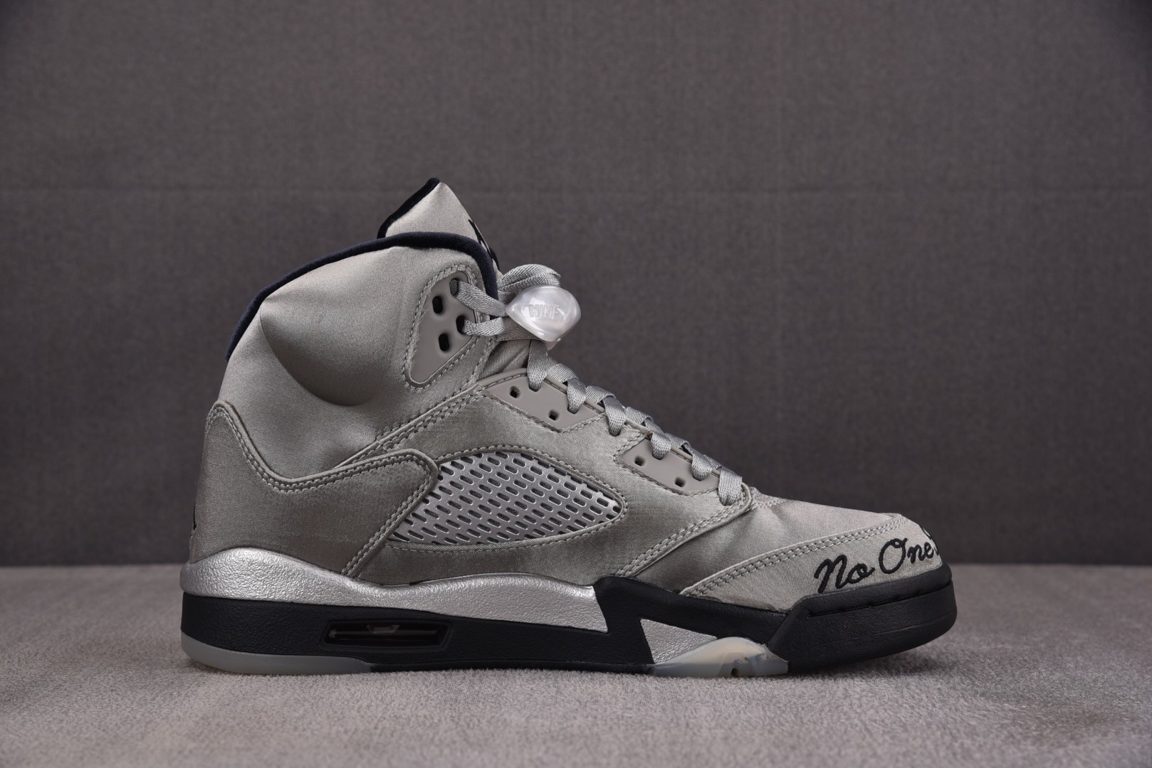 AJ5 尺码40-47.5

纯原版出品-WMNS Air Jordan 5 Retro Wings (