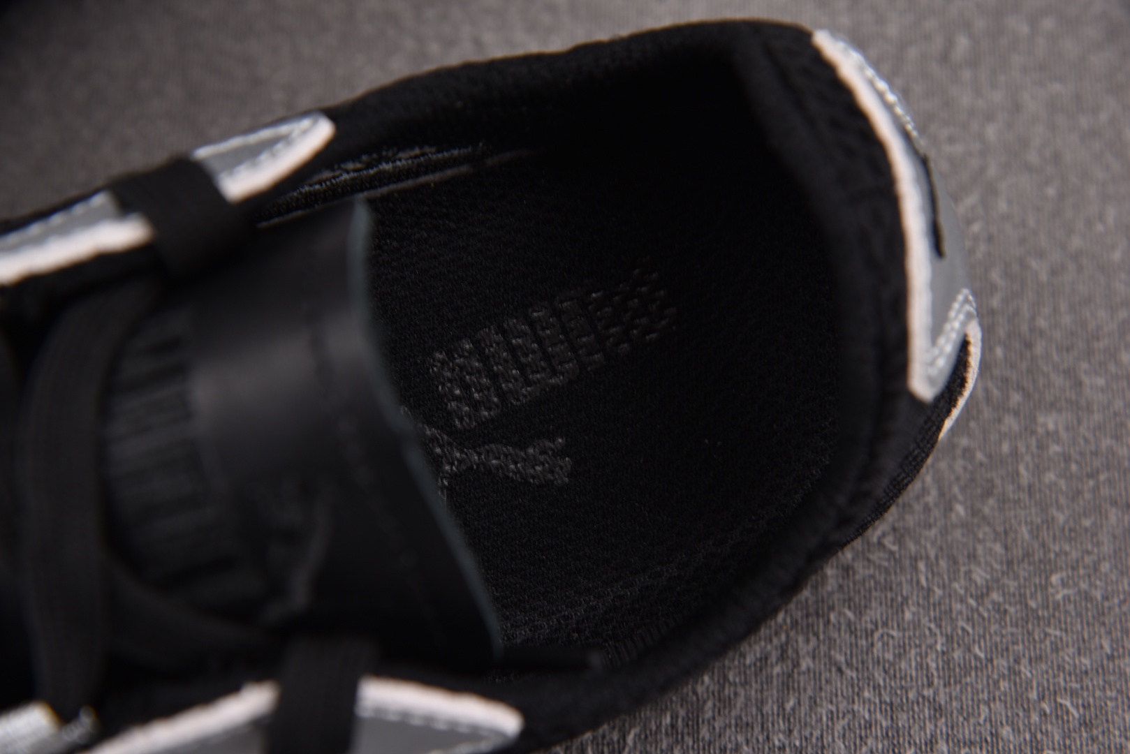 彪马 尺码36-45

纯原版出品-Puma H-Street OG Black Silver 银黑 -