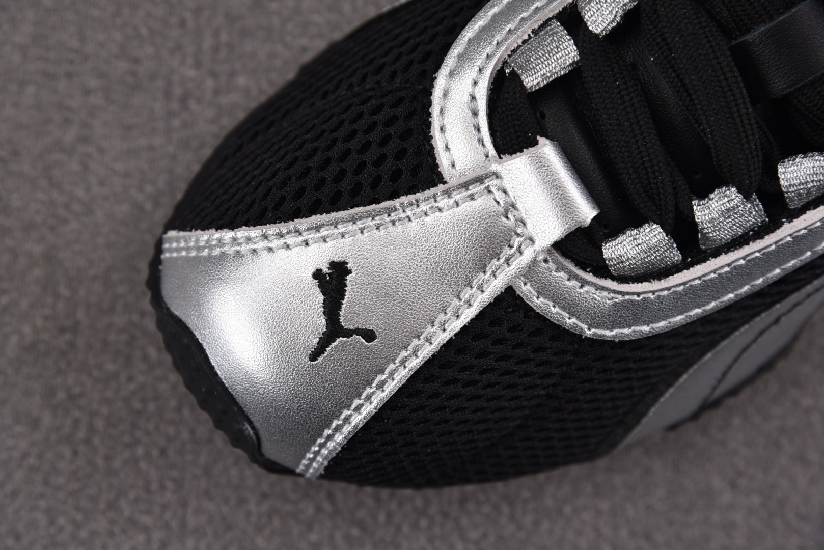 彪马 尺码36-45

纯原版出品-Puma H-Street OG Black Silver 银黑 -