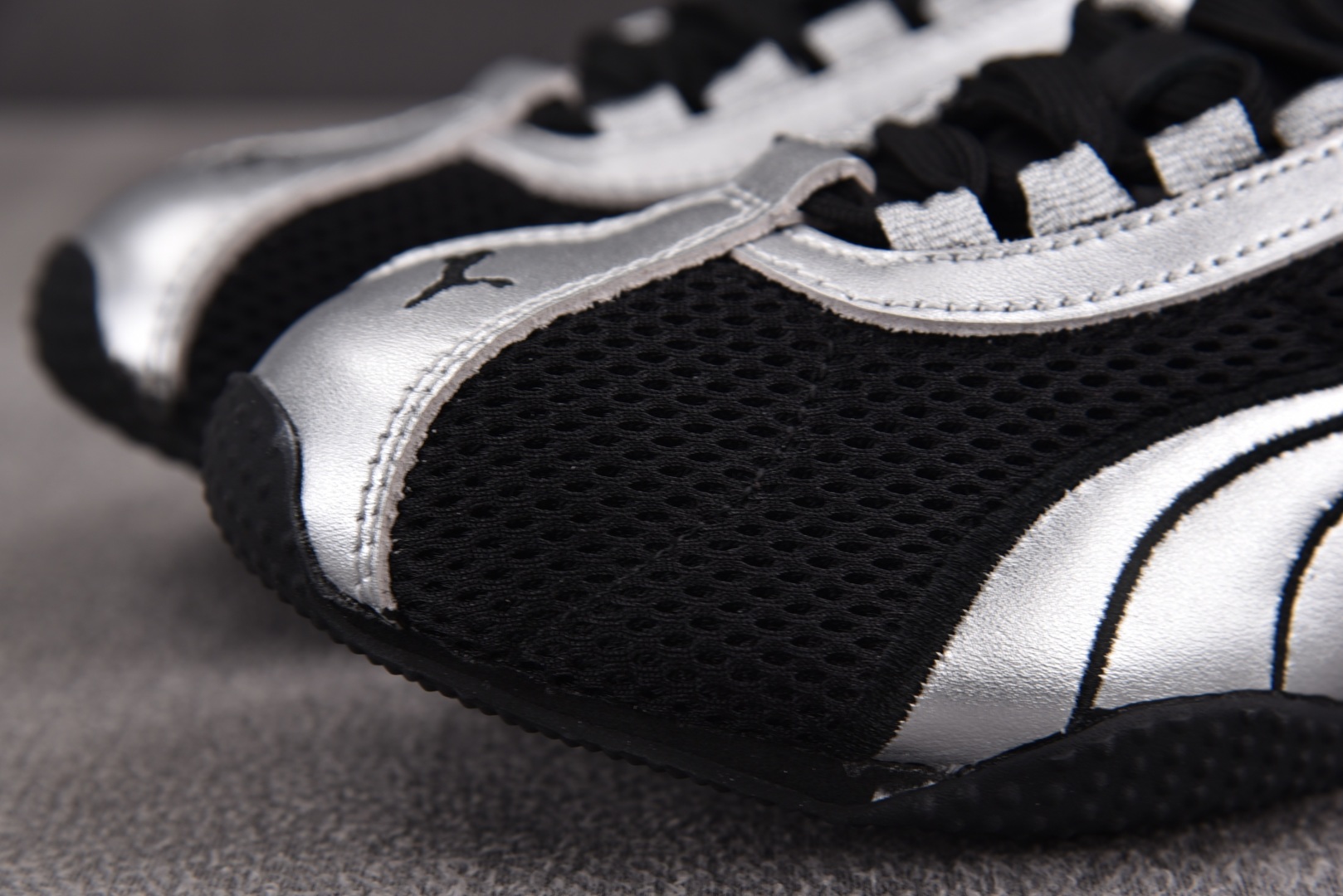 彪马 尺码36-45

纯原版出品-Puma H-Street OG Black Silver 银黑 -
